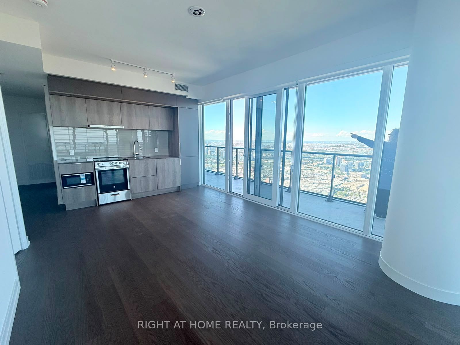 448 Burnhamthorpe Road W 6708, Mississauga, ON L5B 4M6 photo 4