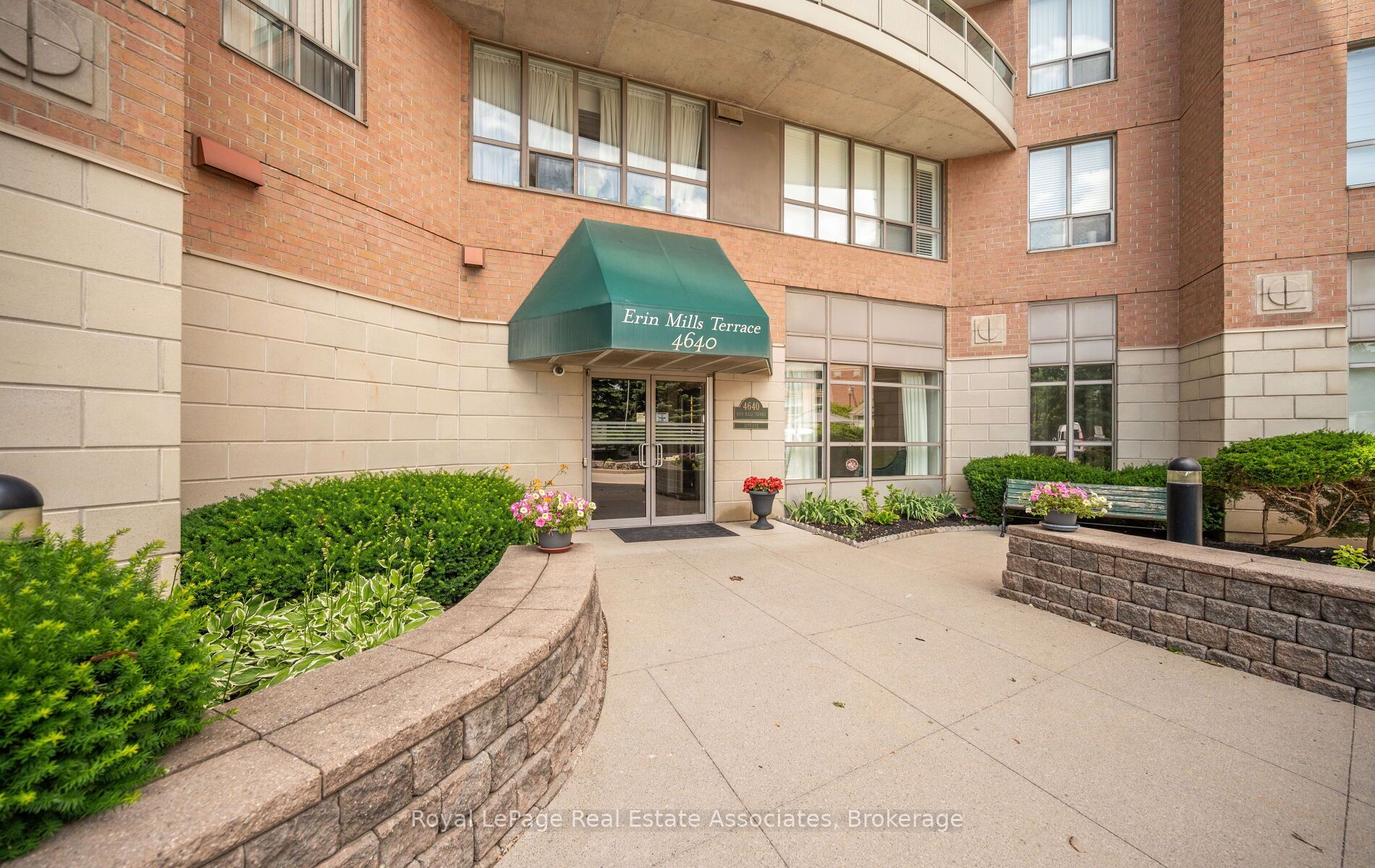 4640 Kimbermount Avenue 402, Mississauga, ON L5M 5W6 photo 2
