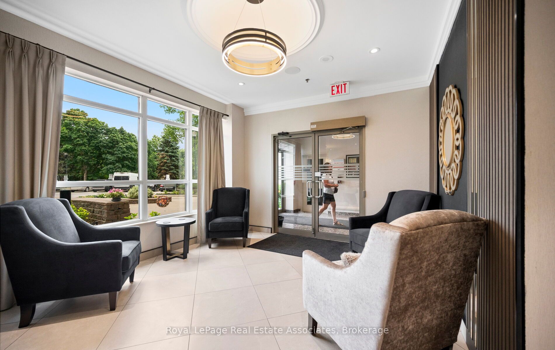 4640 Kimbermount Avenue 402, Mississauga, ON L5M 5W6 photo 3