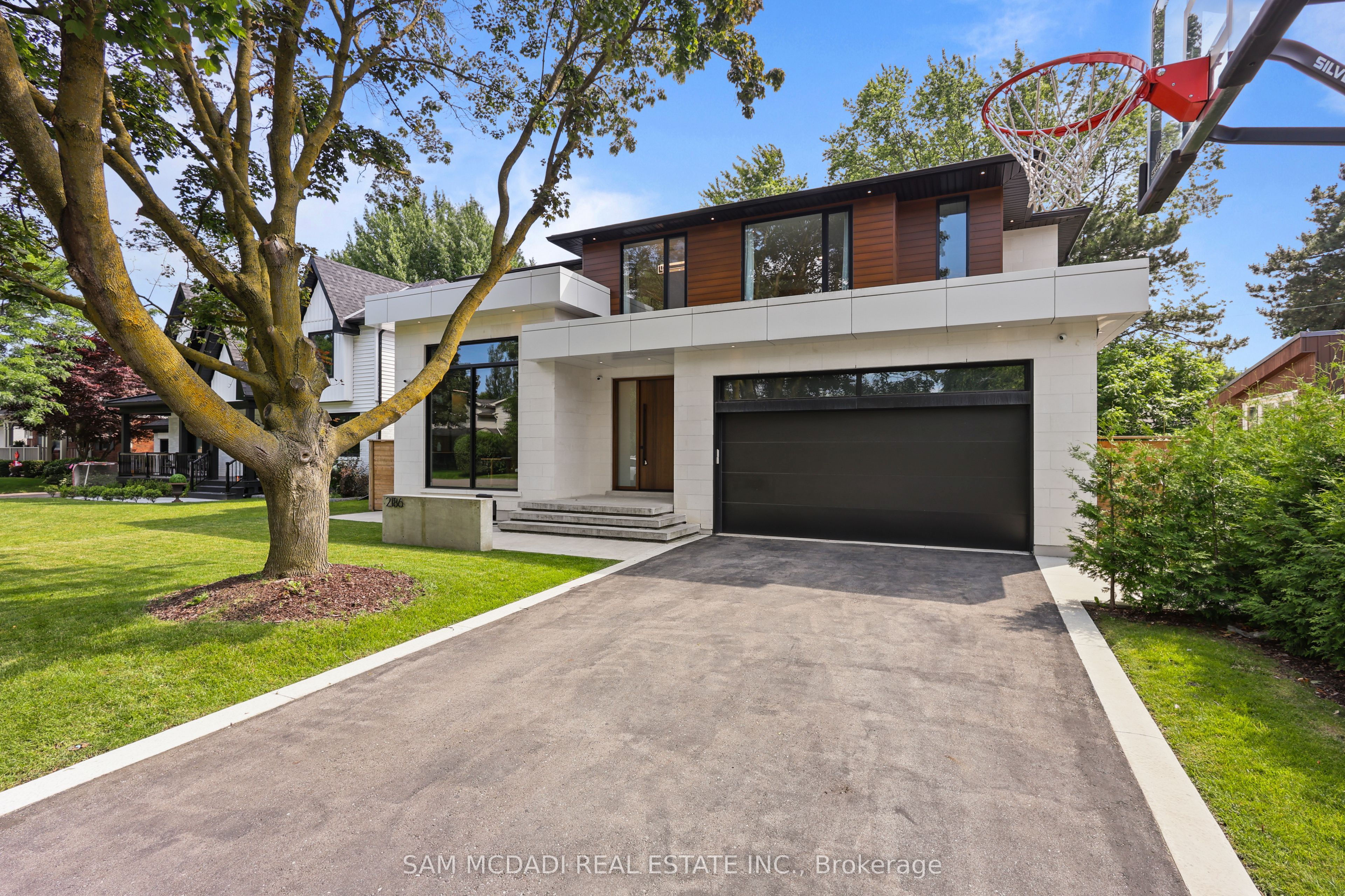 2186 Harcourt Crescent, Mississauga, ON L4Y 1W1 photo 2