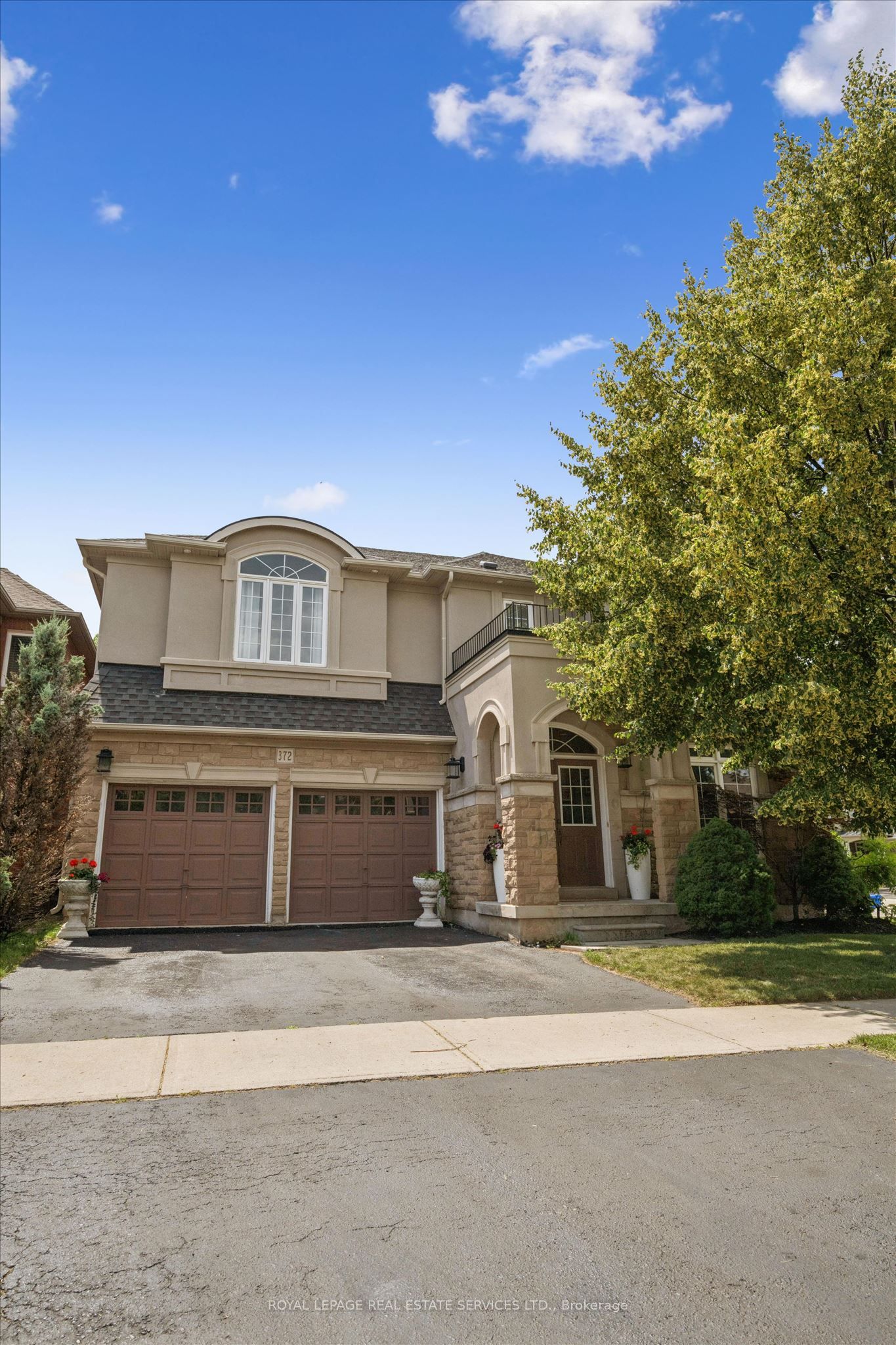 372 Creek Path Avenue, Oakville, ON L6L 6X3 photo 2