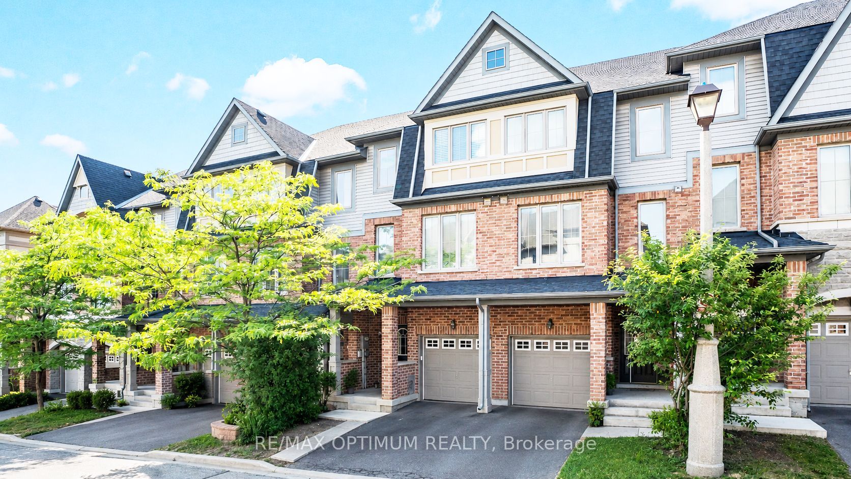 117 Cedar Lake Crescent, Brampton, ON L6Y 0R1 photo 2