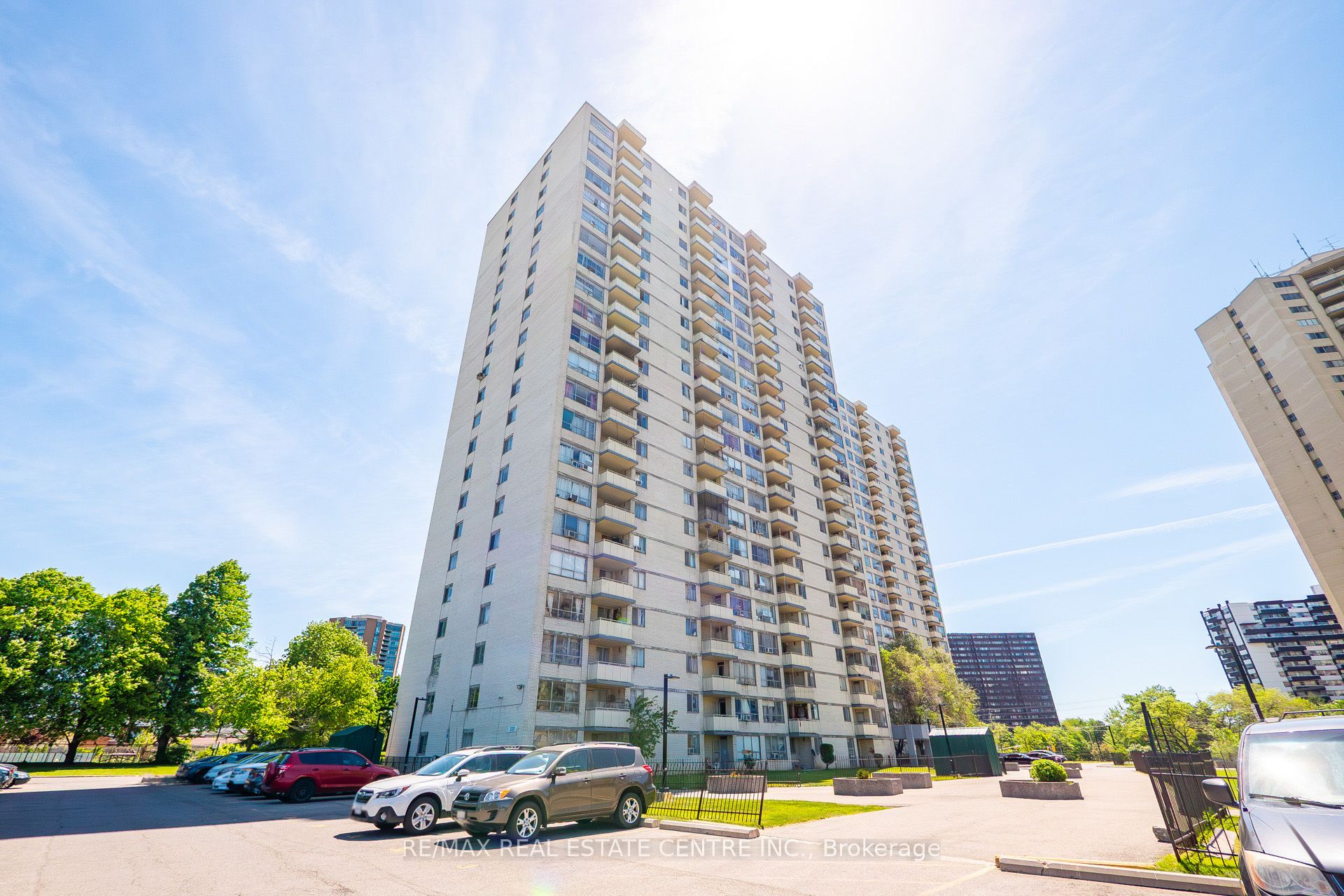 320 Dixon Road 1708, Toronto, ON M9R 1S8 photo 3