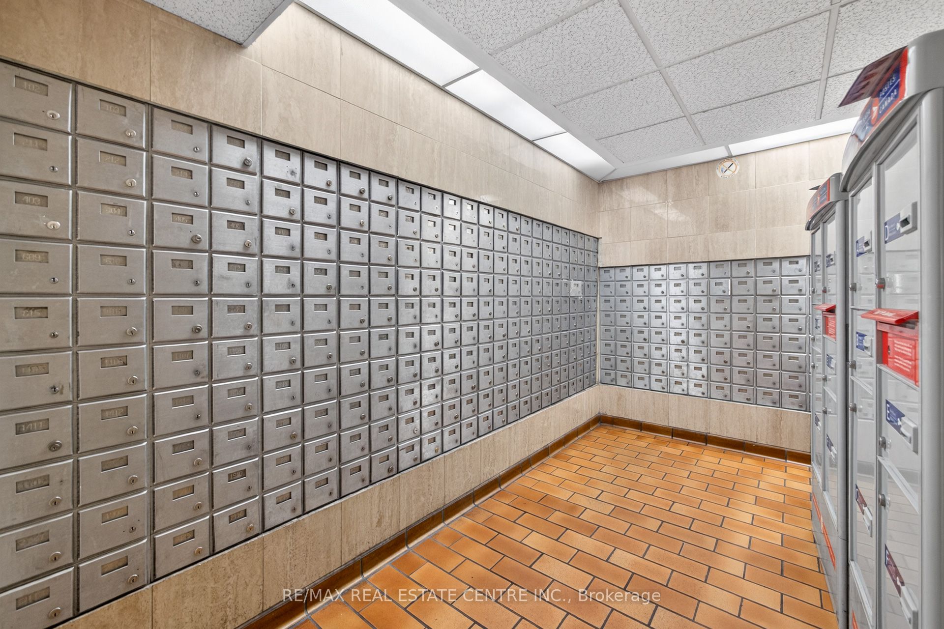 320 Dixon Road 1708, Toronto, ON M9R 1S8 photo 4