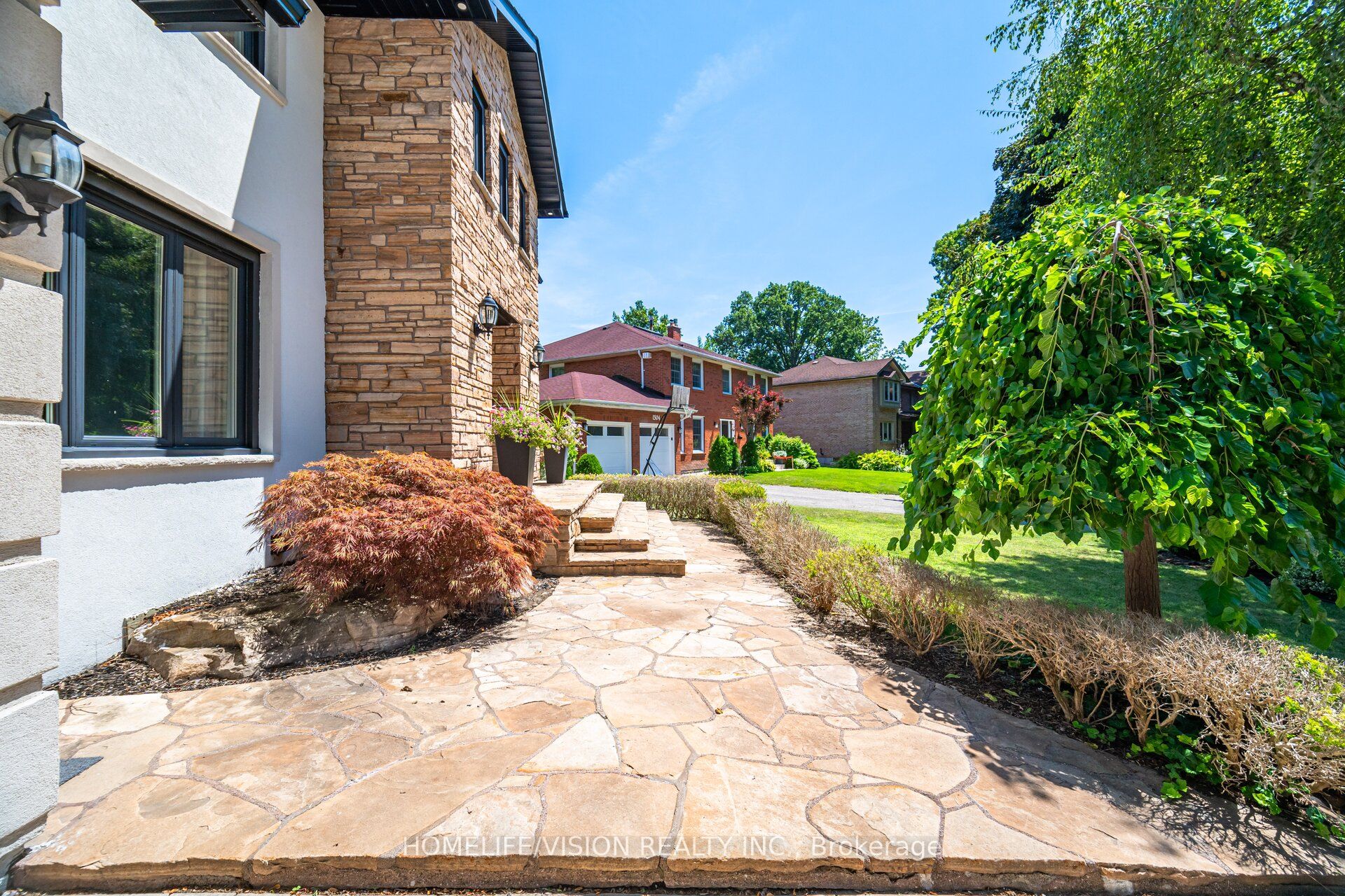 1298 Bunsden Avenue, Mississauga, ON L5H 3T9 photo 2