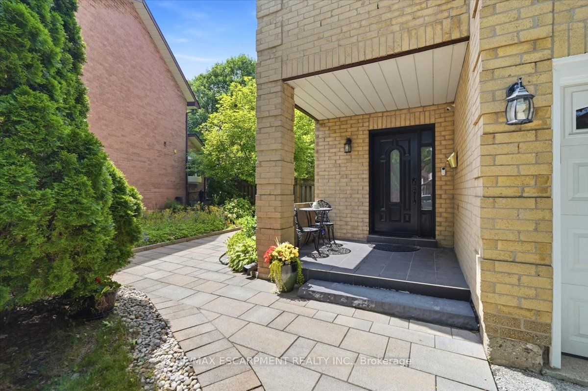 140 Romain Crescent, Oakville, ON L6H 5A6 photo 5