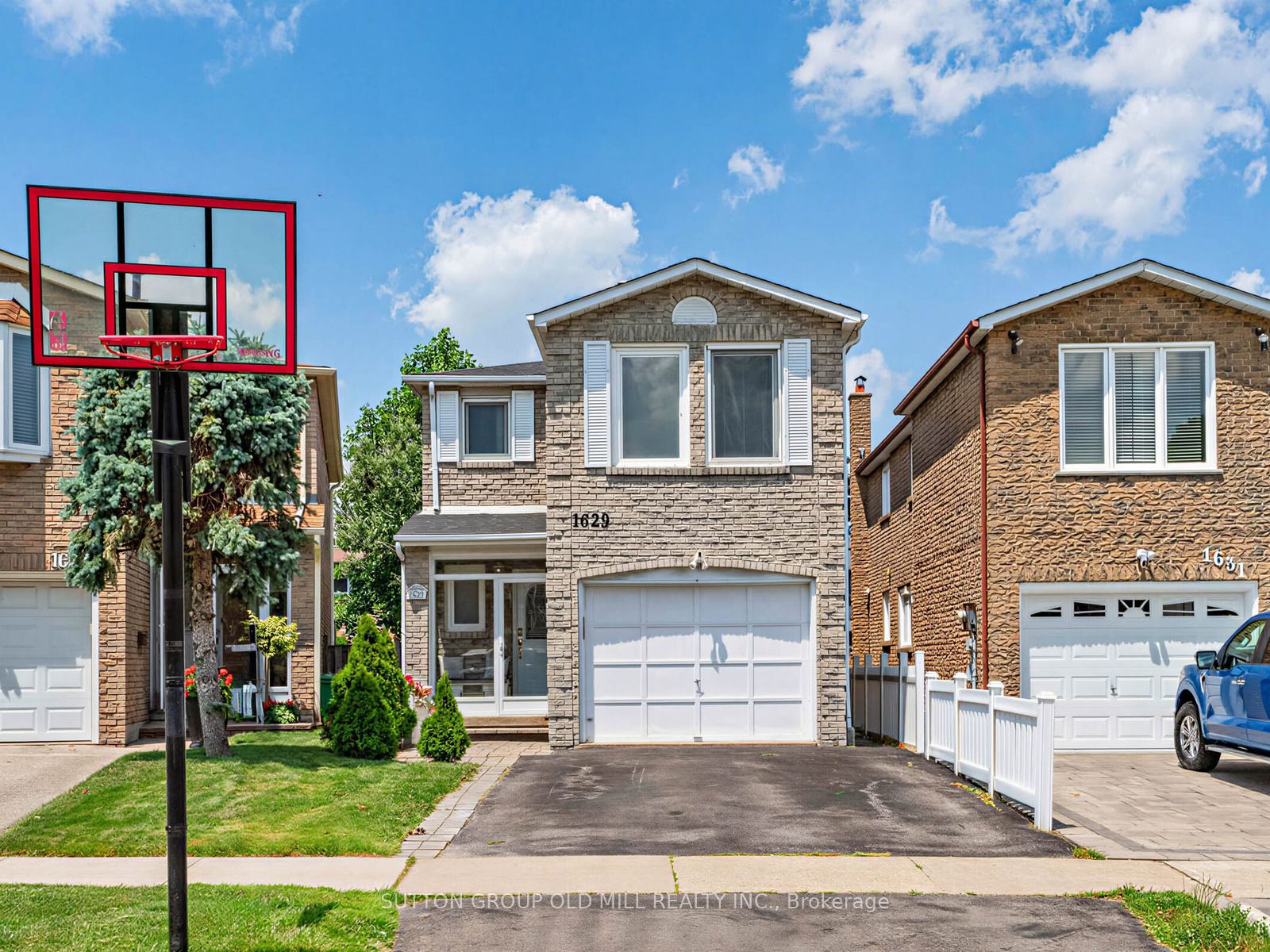 1629 Dewberry Crescent, Mississauga, ON L4W 3B6