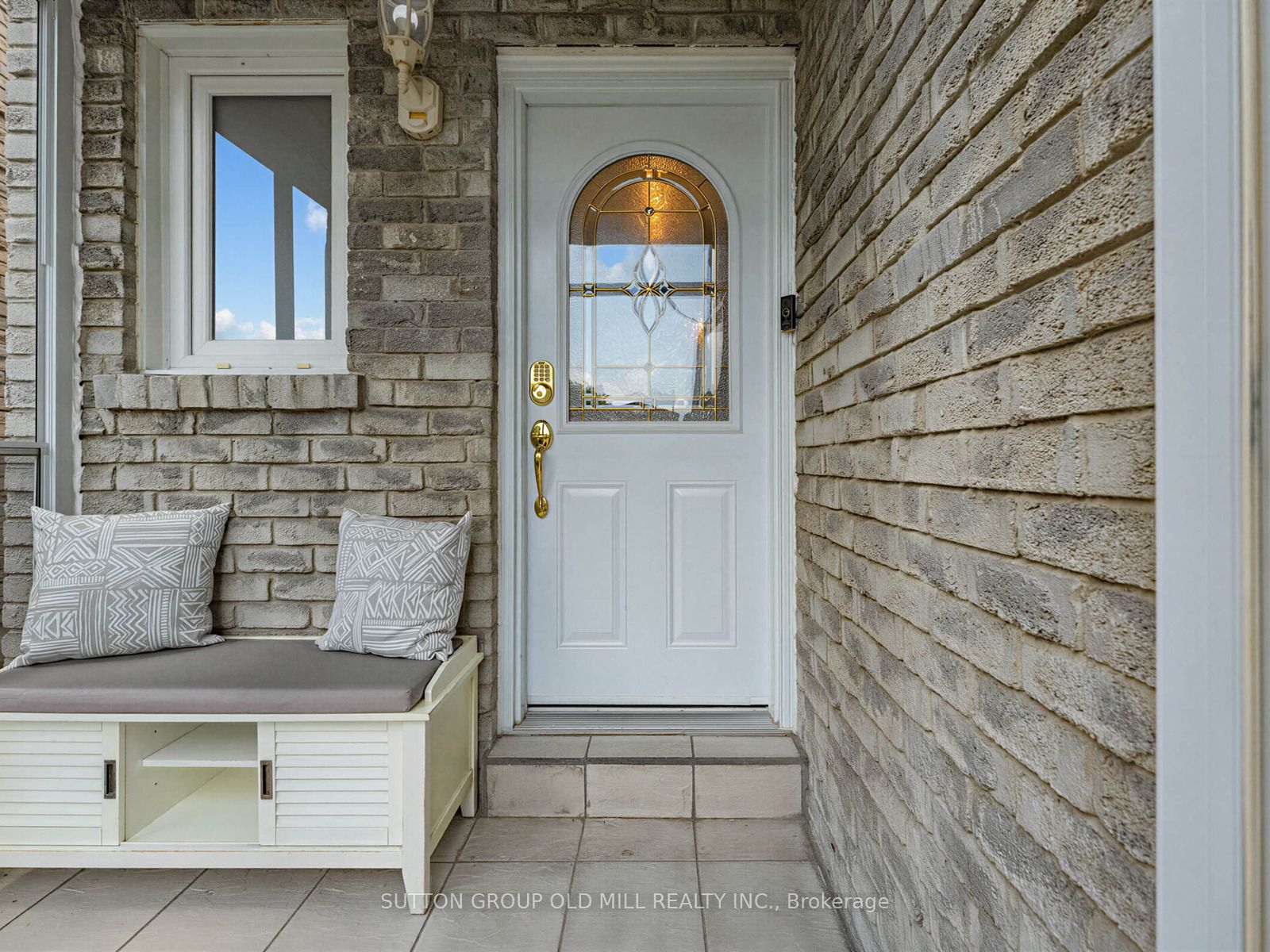 1629 Dewberry Crescent, Mississauga, ON L4W 3B6 photo 3