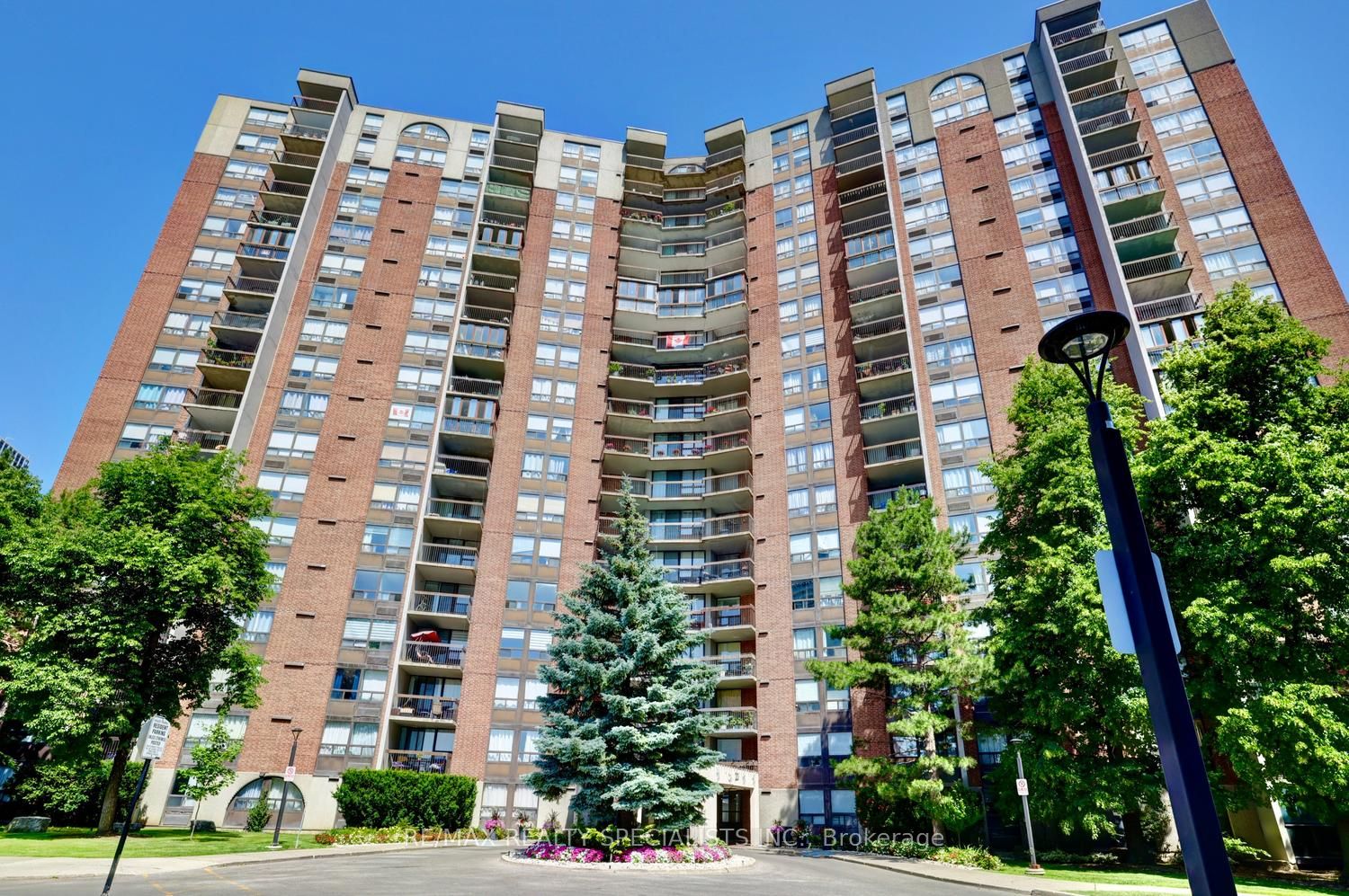 20 Mississauga Valley Boulevard 704, Mississauga, ON L5A 3S1