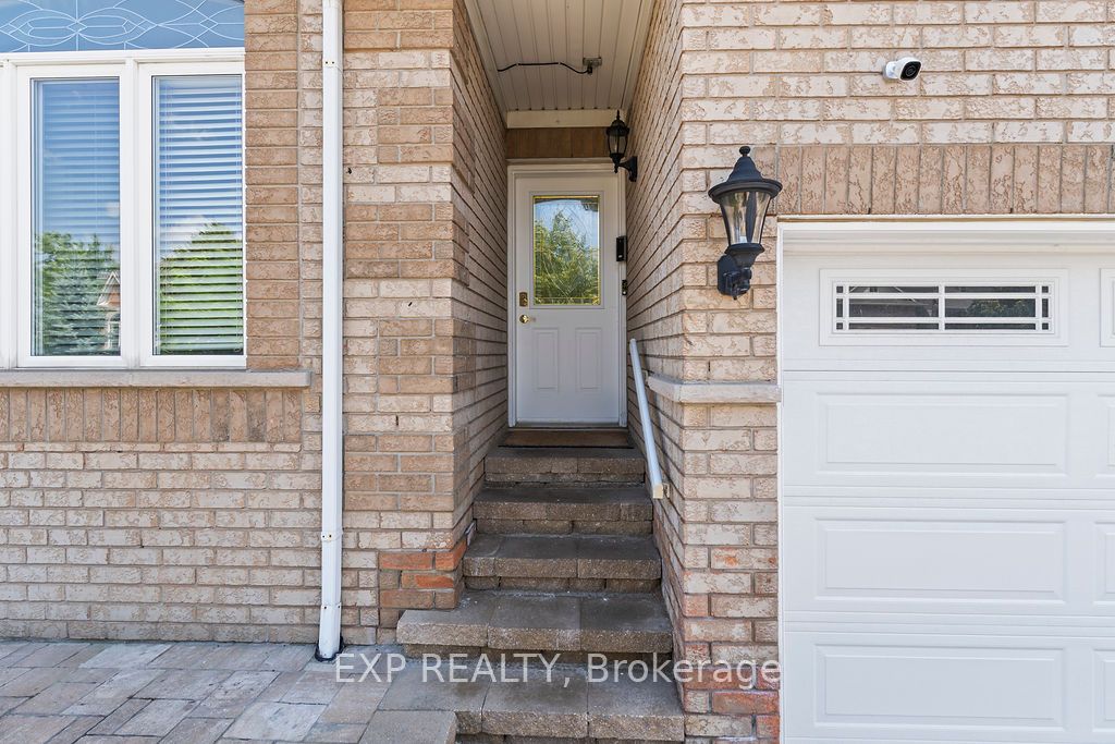 225 Ellis Crescent, Milton, ON L9T 6B5 photo 3