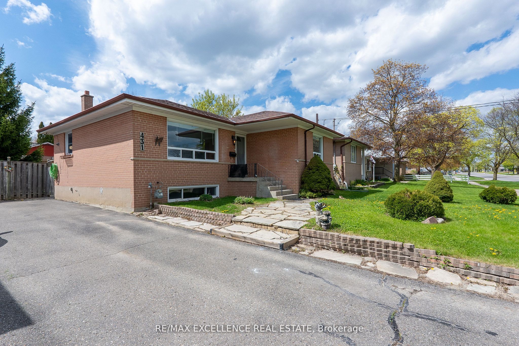 431 Delrex Boulevard, Halton Hills, ON L7G 4J1 photo 2