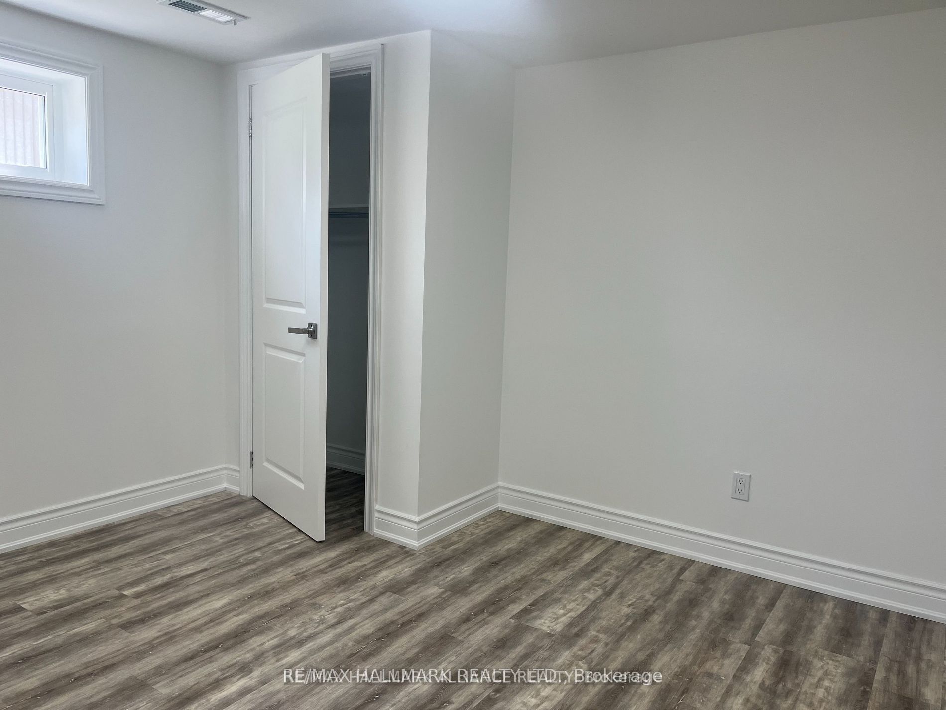 29 Savona Drive Lower, Toronto, ON M8W 4T9 photo 2