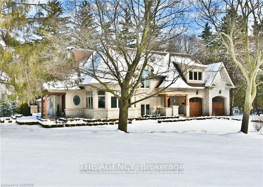 1098 Lakeshore Road W, Oakville, ON L6L 1E9