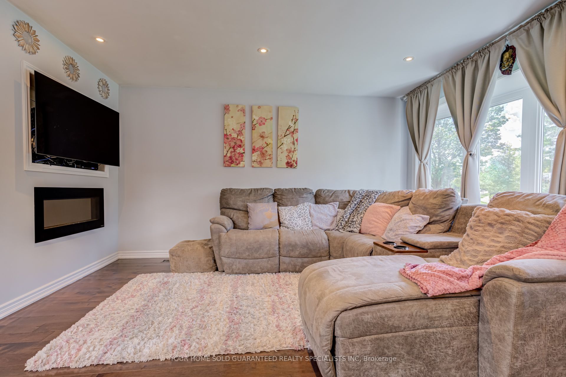 5 Hallow Crescent, Toronto, ON M9W 2V8 photo 2