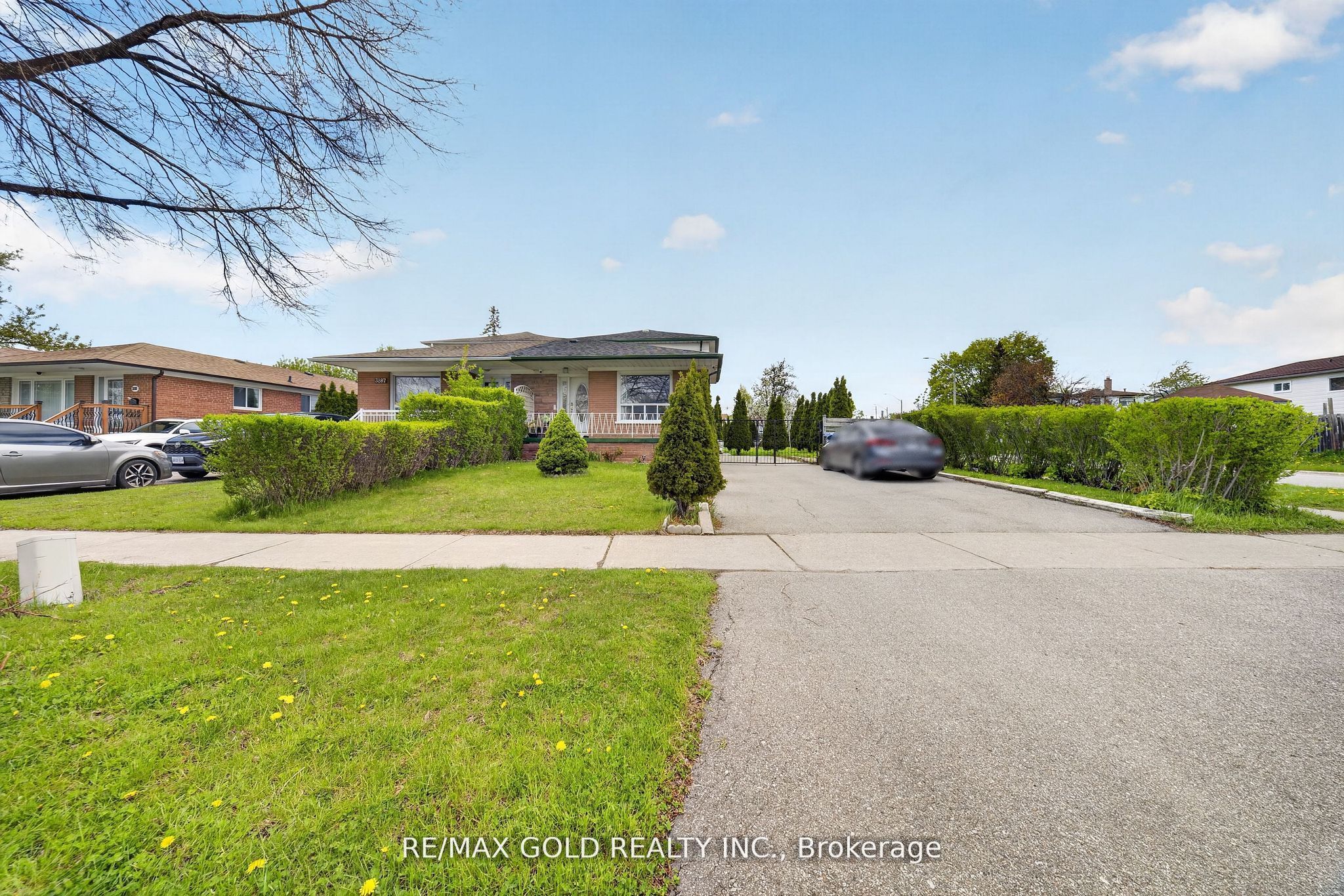 3289 Victory Crescent, Mississauga, ON L4T 1M1 photo 3
