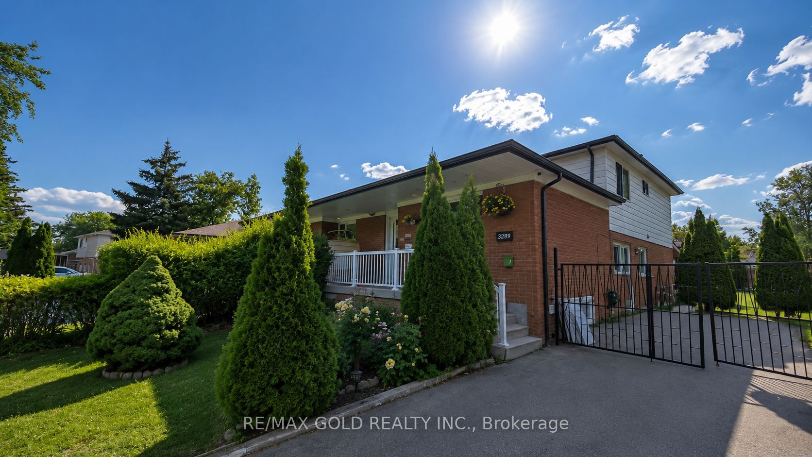 3289 Victory Crescent, Mississauga, ON L4T 1M1 photo 4