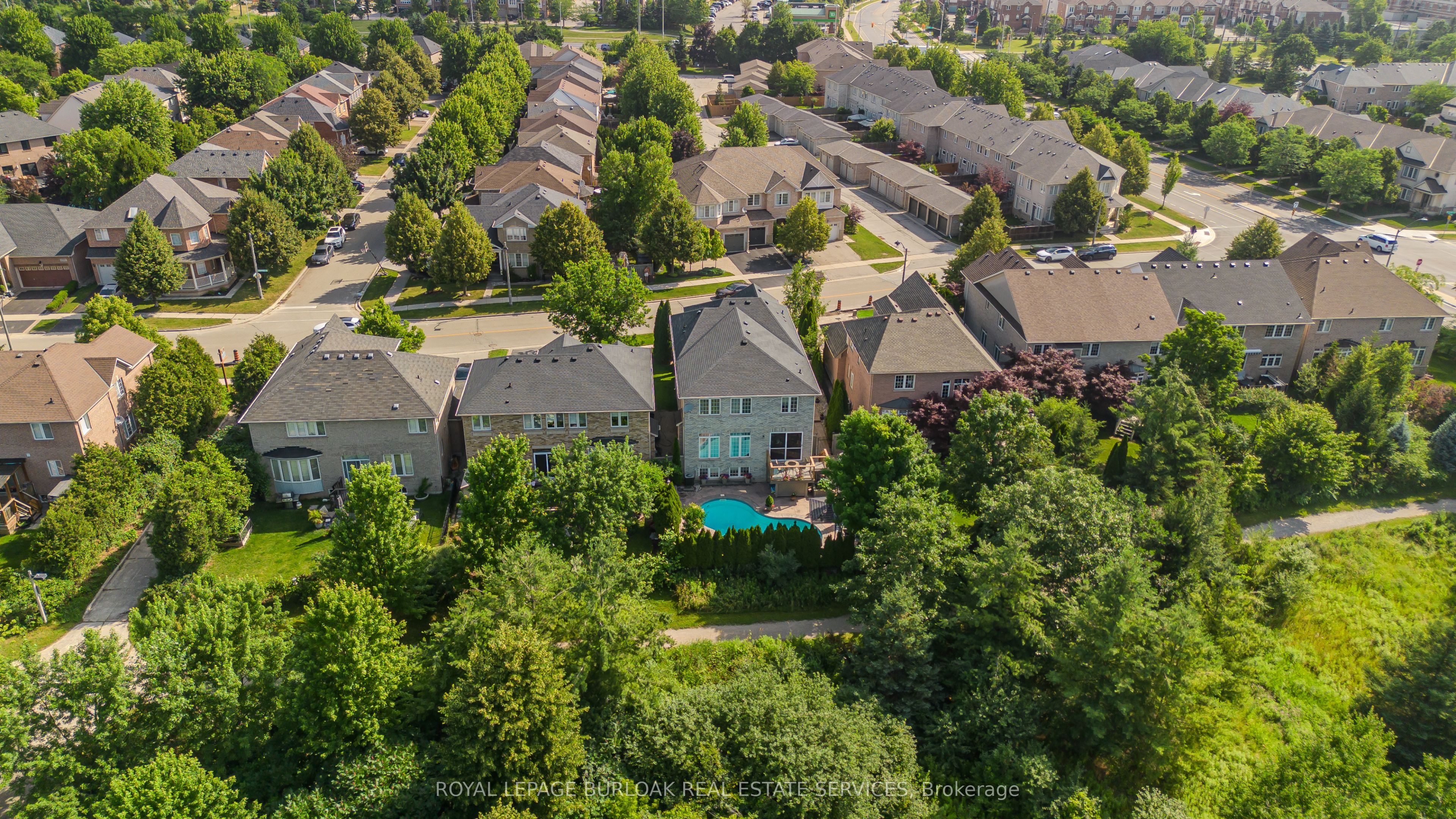 2330 Valleyridge Drive, Oakville, ON L6M 5C7 photo 2