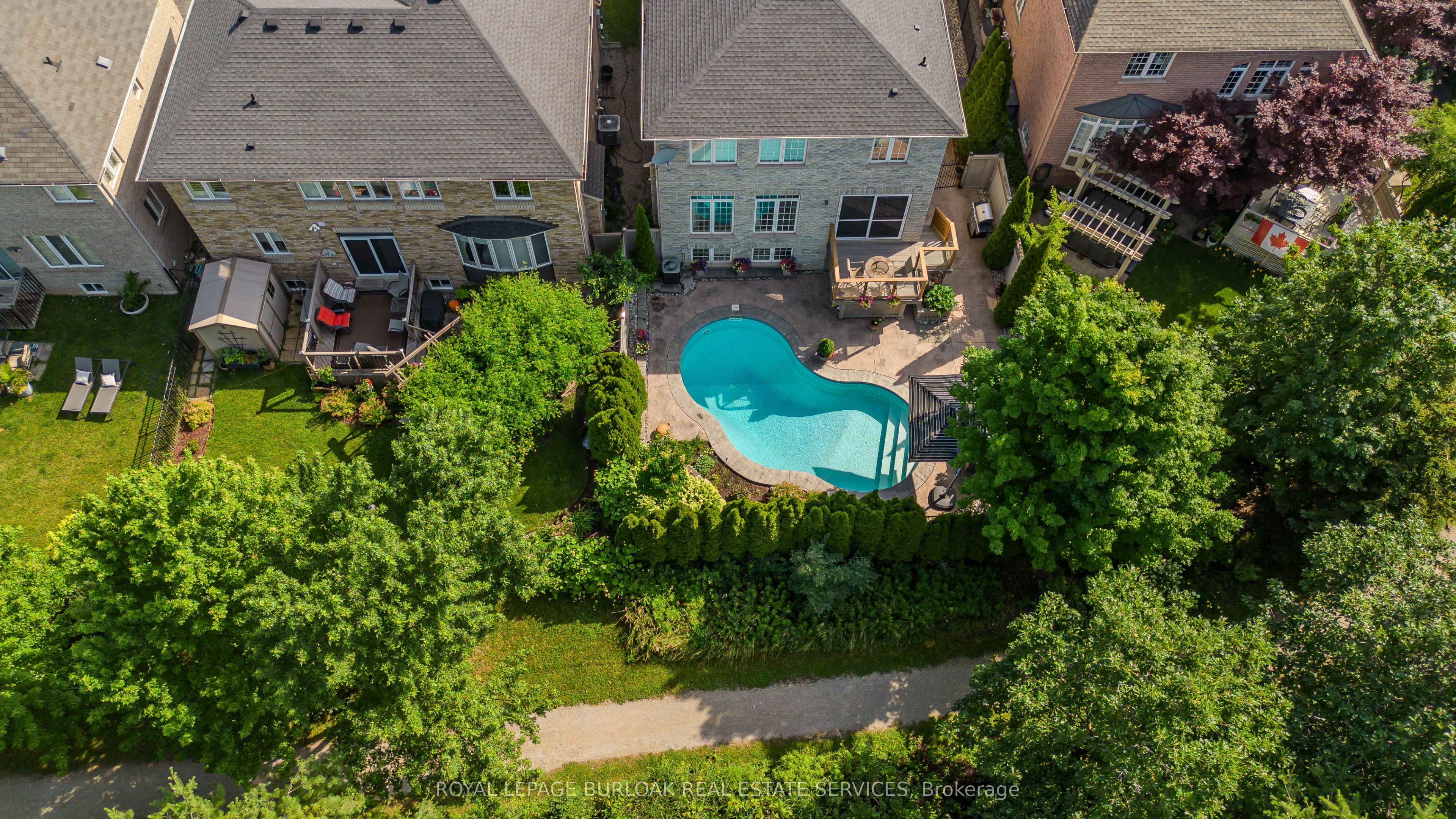 2330 Valleyridge Drive, Oakville, ON L6M 5C7 photo 3