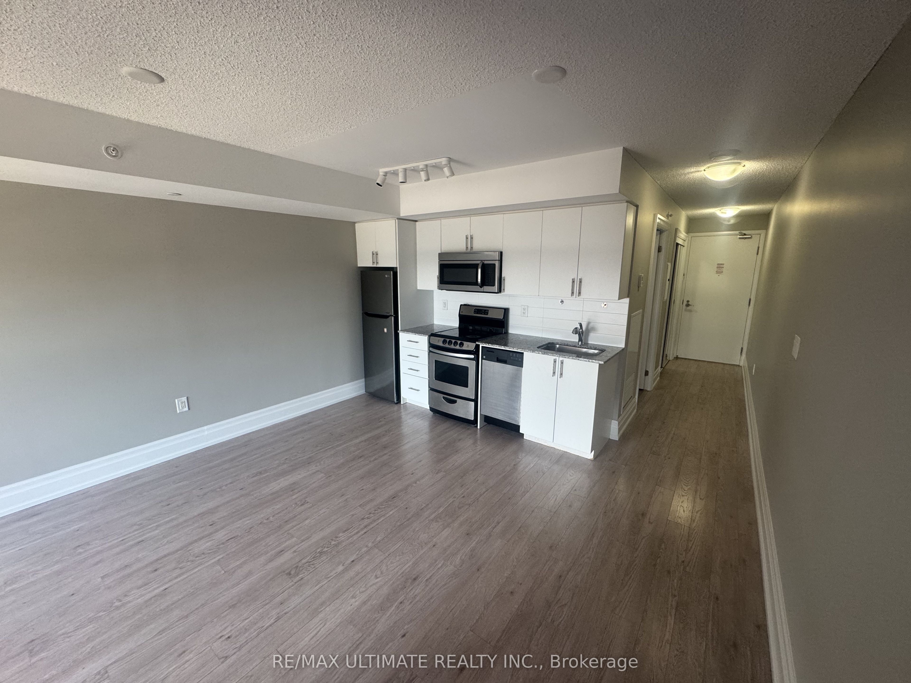 800 Lawrence Avenue W 516, Toronto, ON M6A 0B1 photo 4