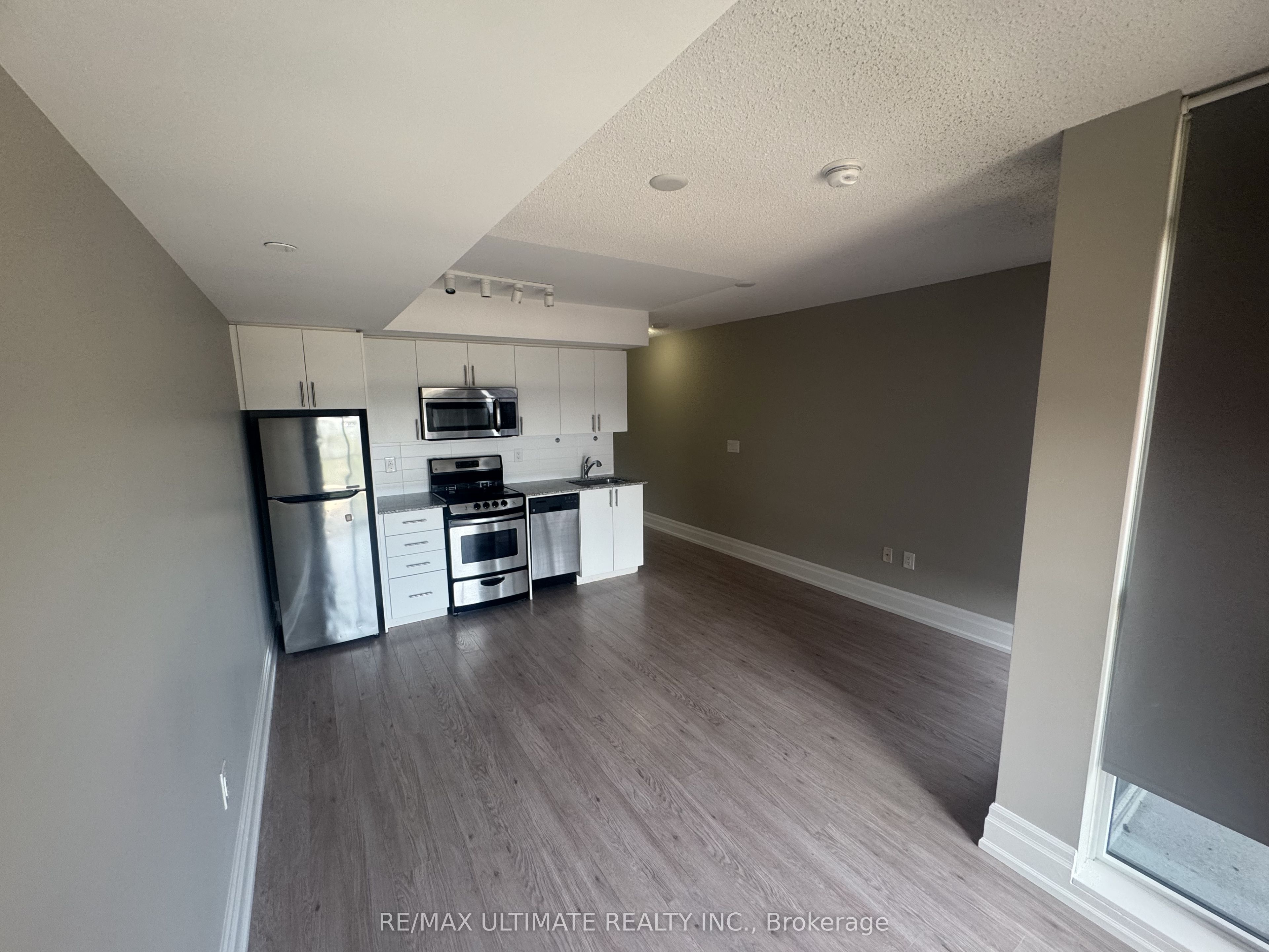 800 Lawrence Avenue W 516, Toronto, ON M6A 0B1 photo 5