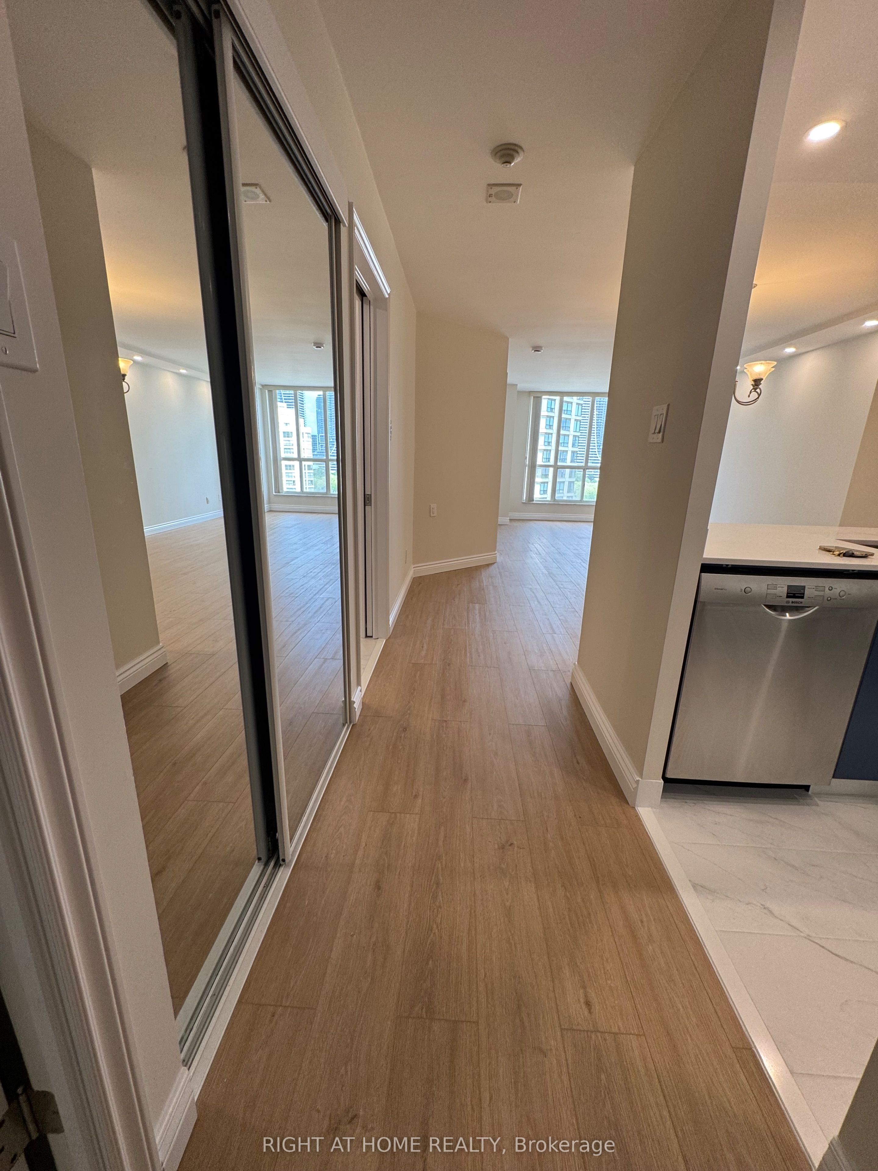 2287 Lake Shore Boulevard W 906, Toronto, ON M8V 3Y1 photo 3