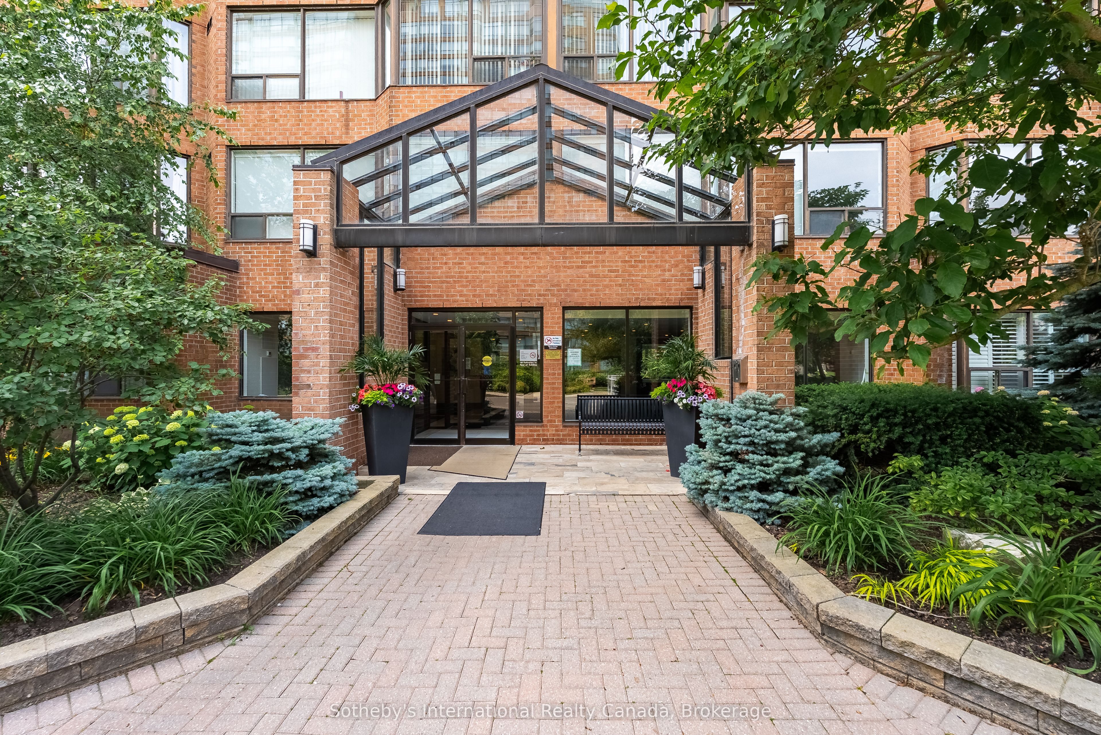 1270 Maple Crossing Boulevard 1910, Burlington, ON L7S 2J3 photo 4