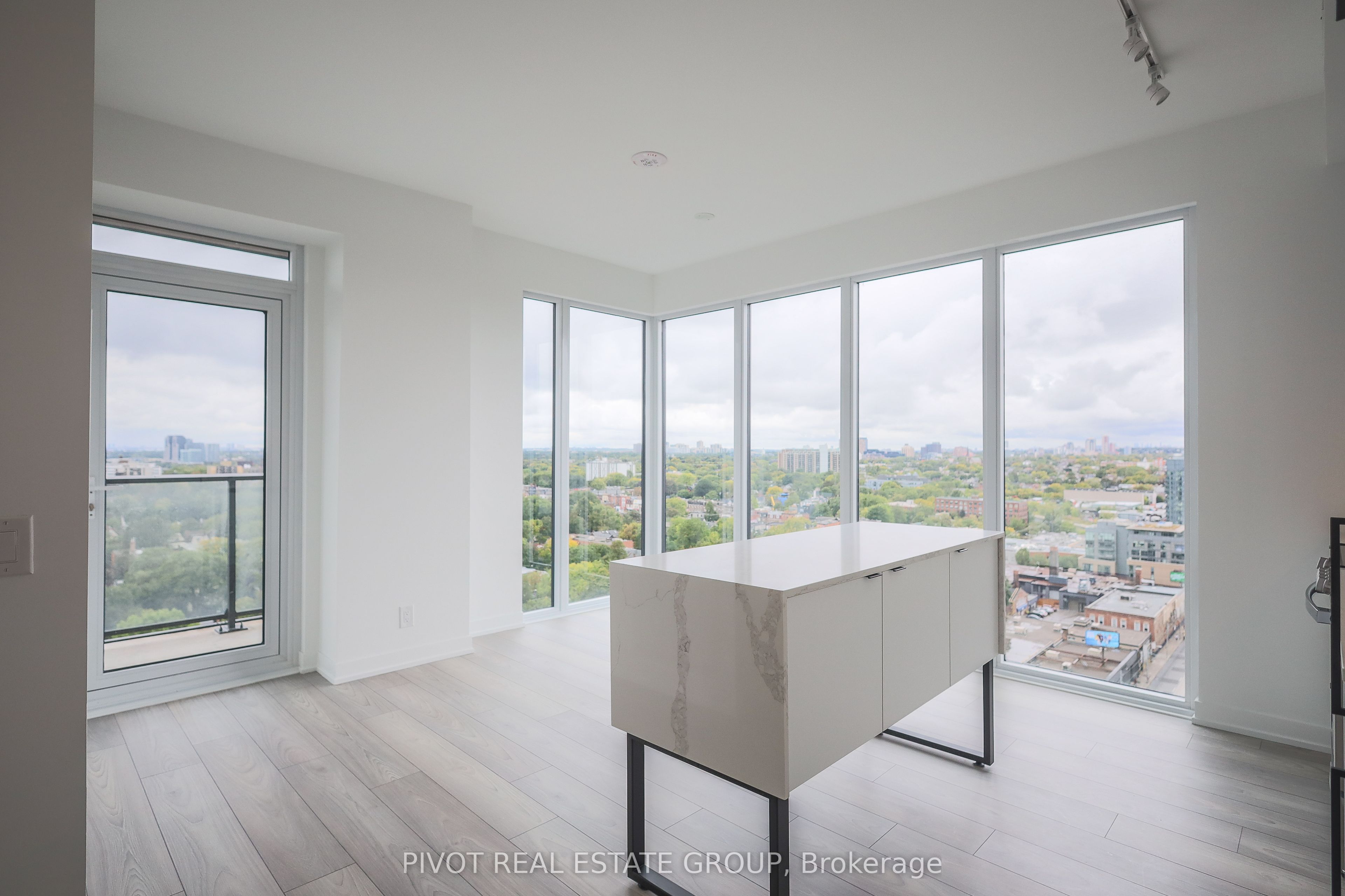 285 Dufferin Street 1508, Toronto, ON M6K 0J2 photo 2