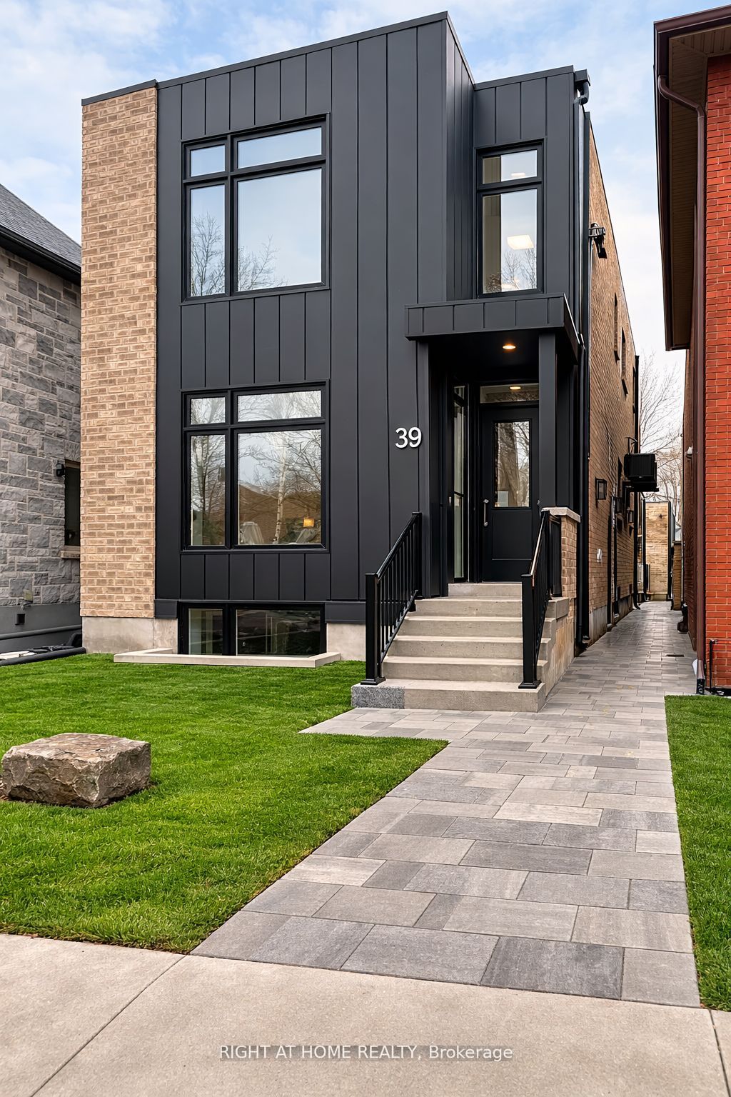 39 Fifteenth Street 2, Toronto, ON M8V 3J3