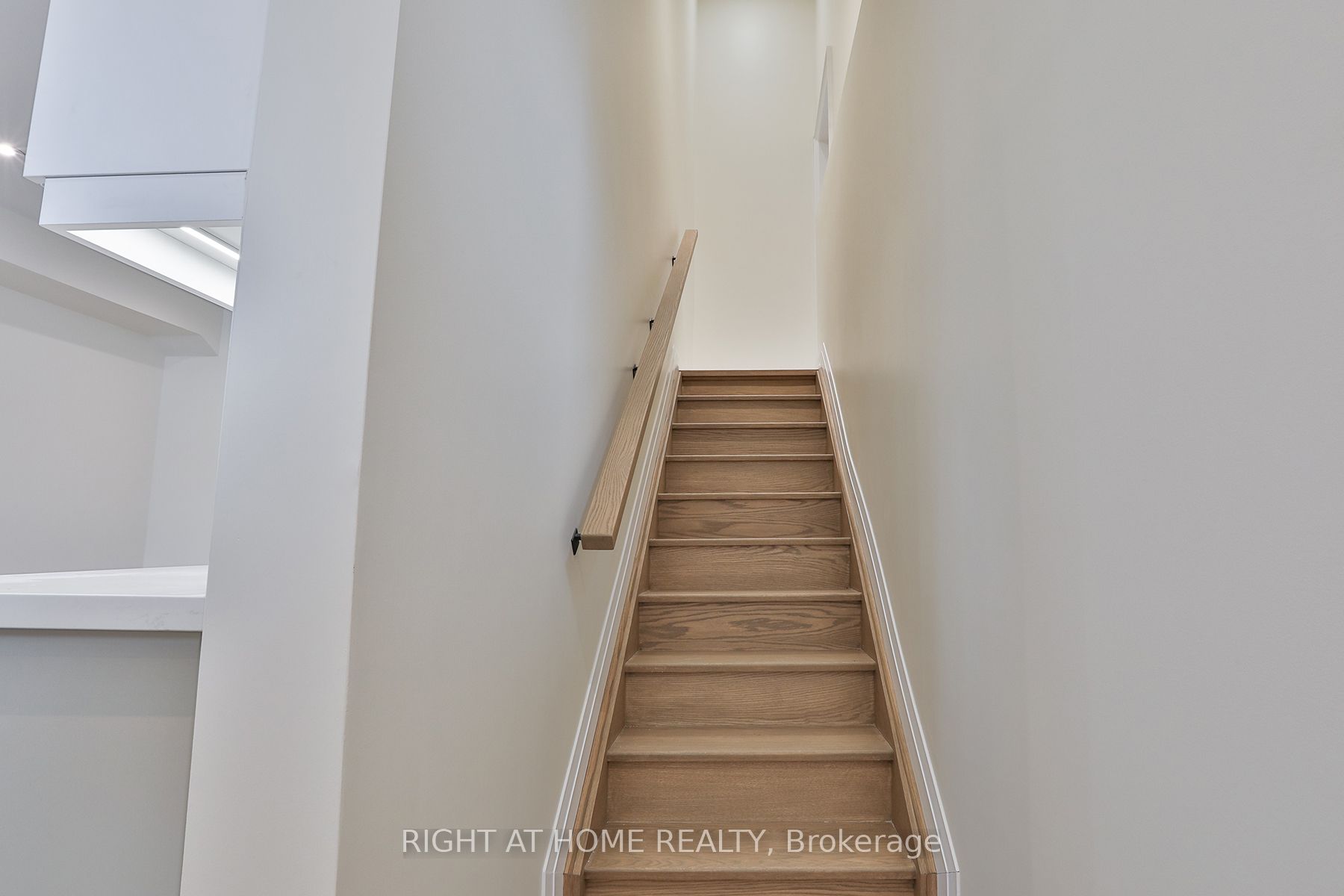 39 Fifteenth Street 2, Toronto, ON M8V 3J3 photo 2