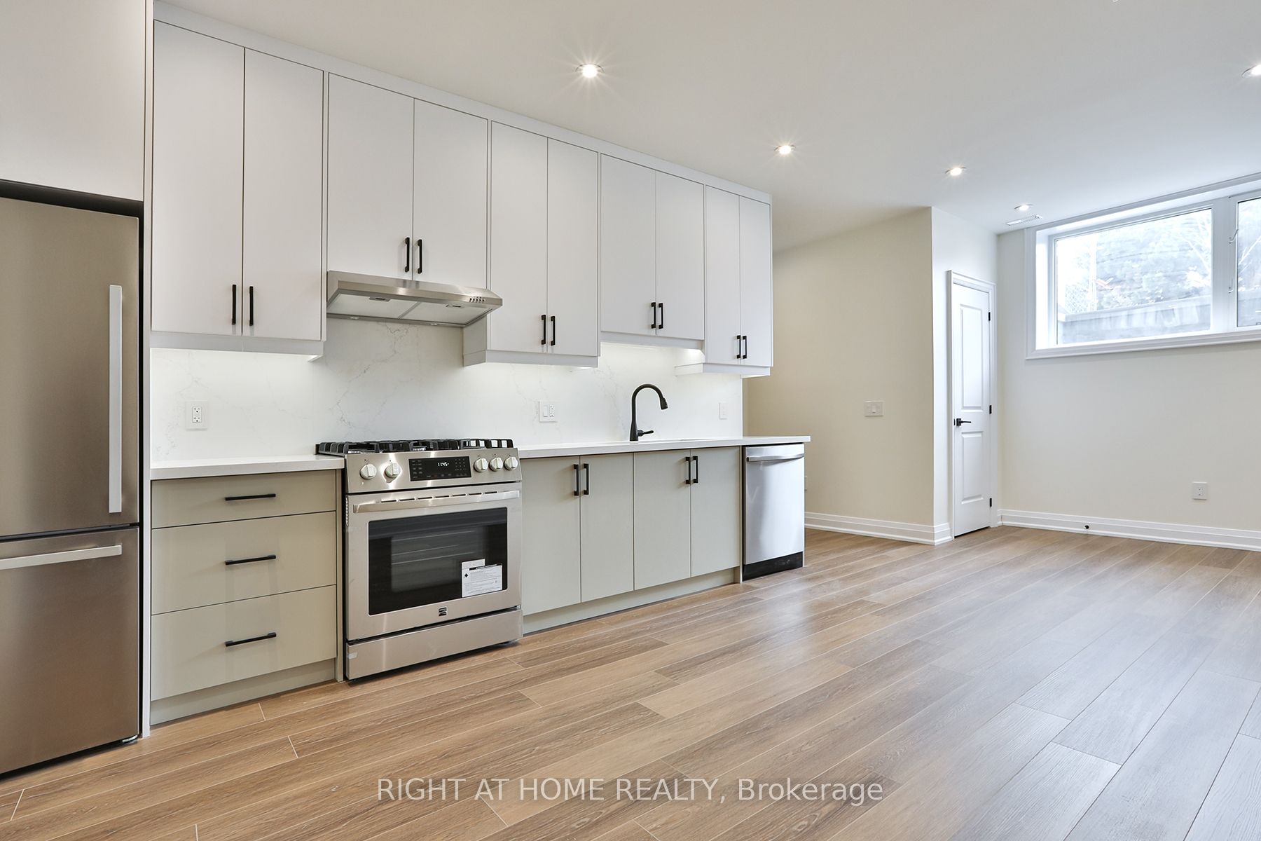 39 Fifteenth Street 2, Toronto, ON M8V 3J3 photo 4
