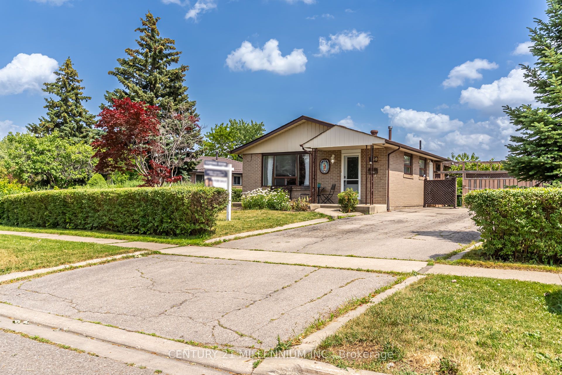 150 Folkstone Crescent, Brampton, ON L6T 3M5 photo 2
