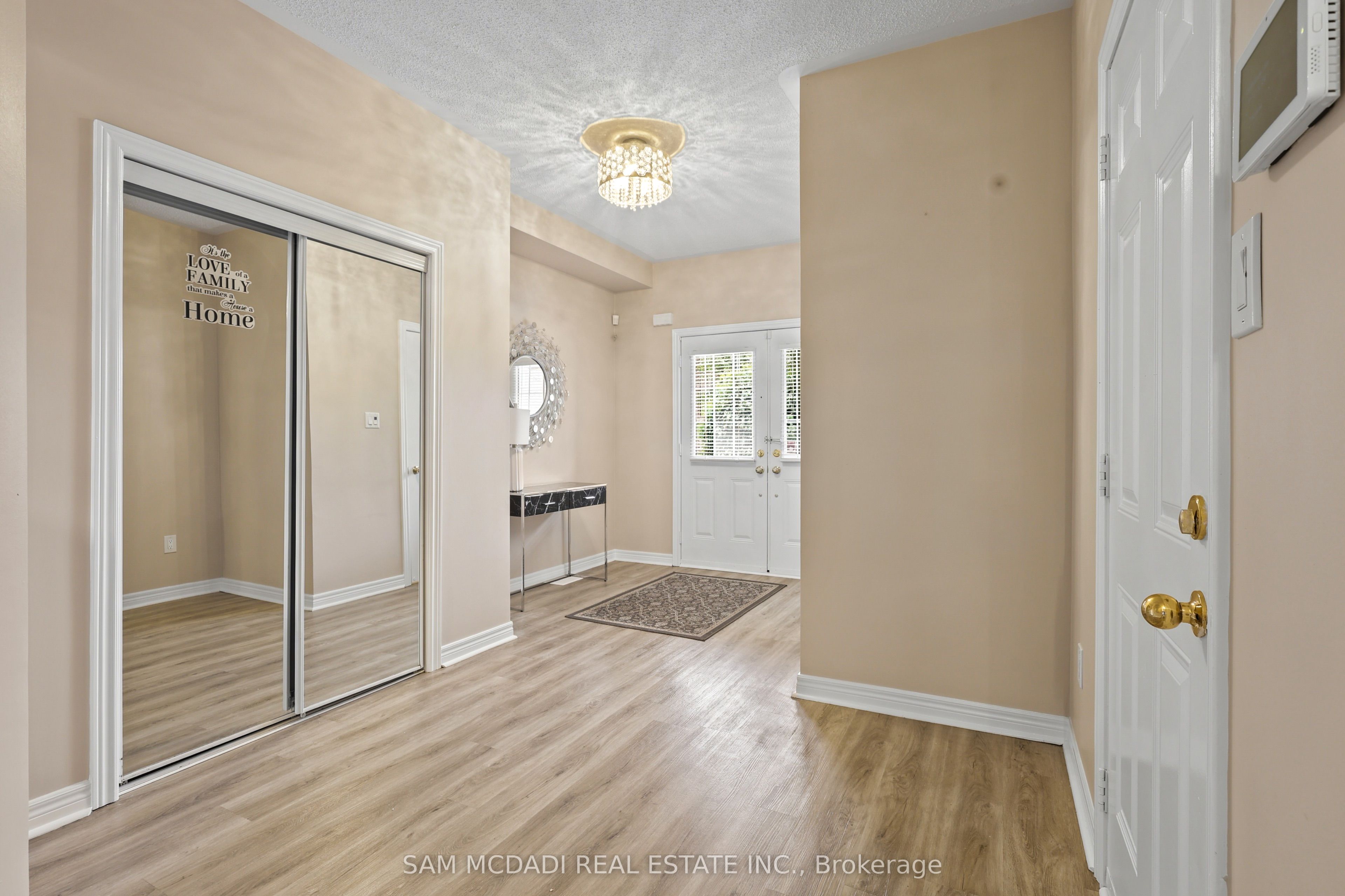 7195 Wrigley Court, Mississauga, ON L5W 0C8 photo 4
