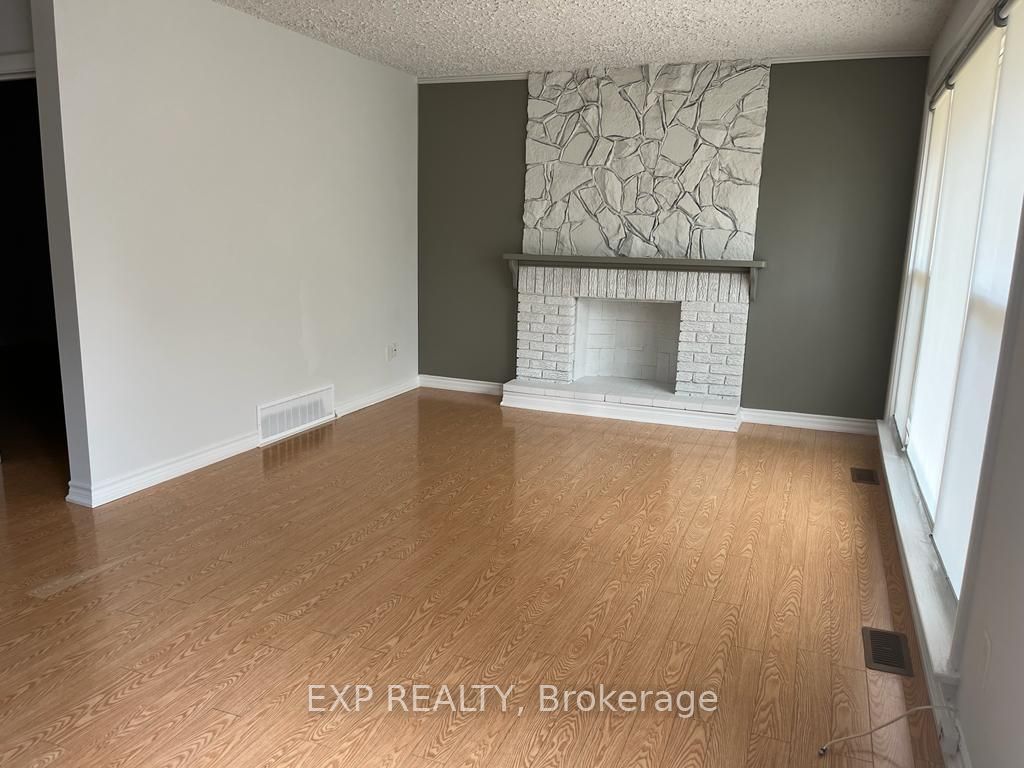 254 Hillside Drive Upper Level, Mississauga, ON L5M 1G5 photo 2
