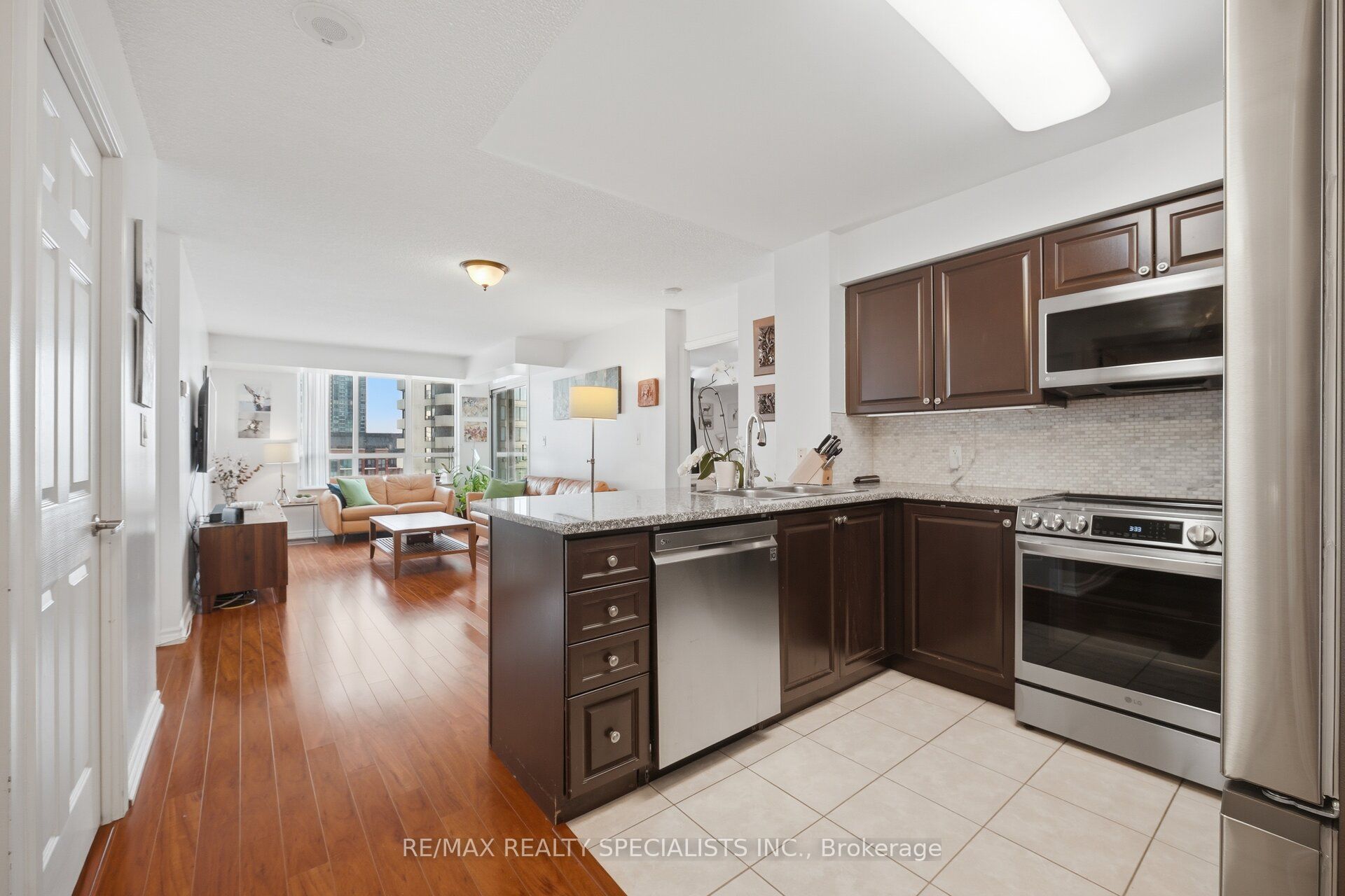 335 Rathburn Road W 707, Mississauga, ON L5B 0C8 photo 2