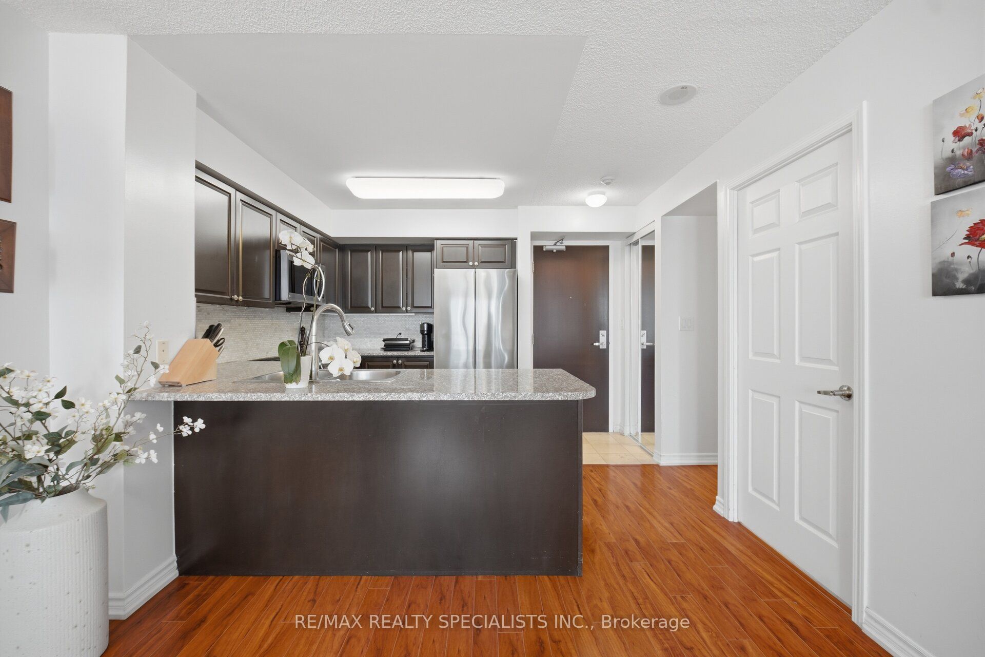 335 Rathburn Road W 707, Mississauga, ON L5B 0C8 photo 4