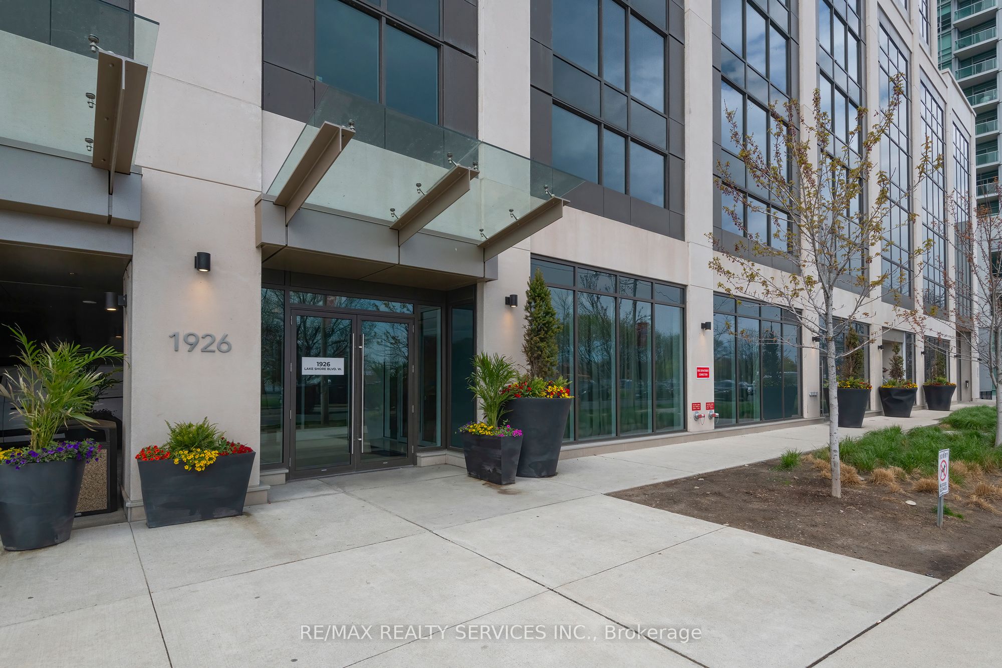 1926 Lakeshore Boulevard W 1616, Toronto, ON M6S 1A1 photo 4