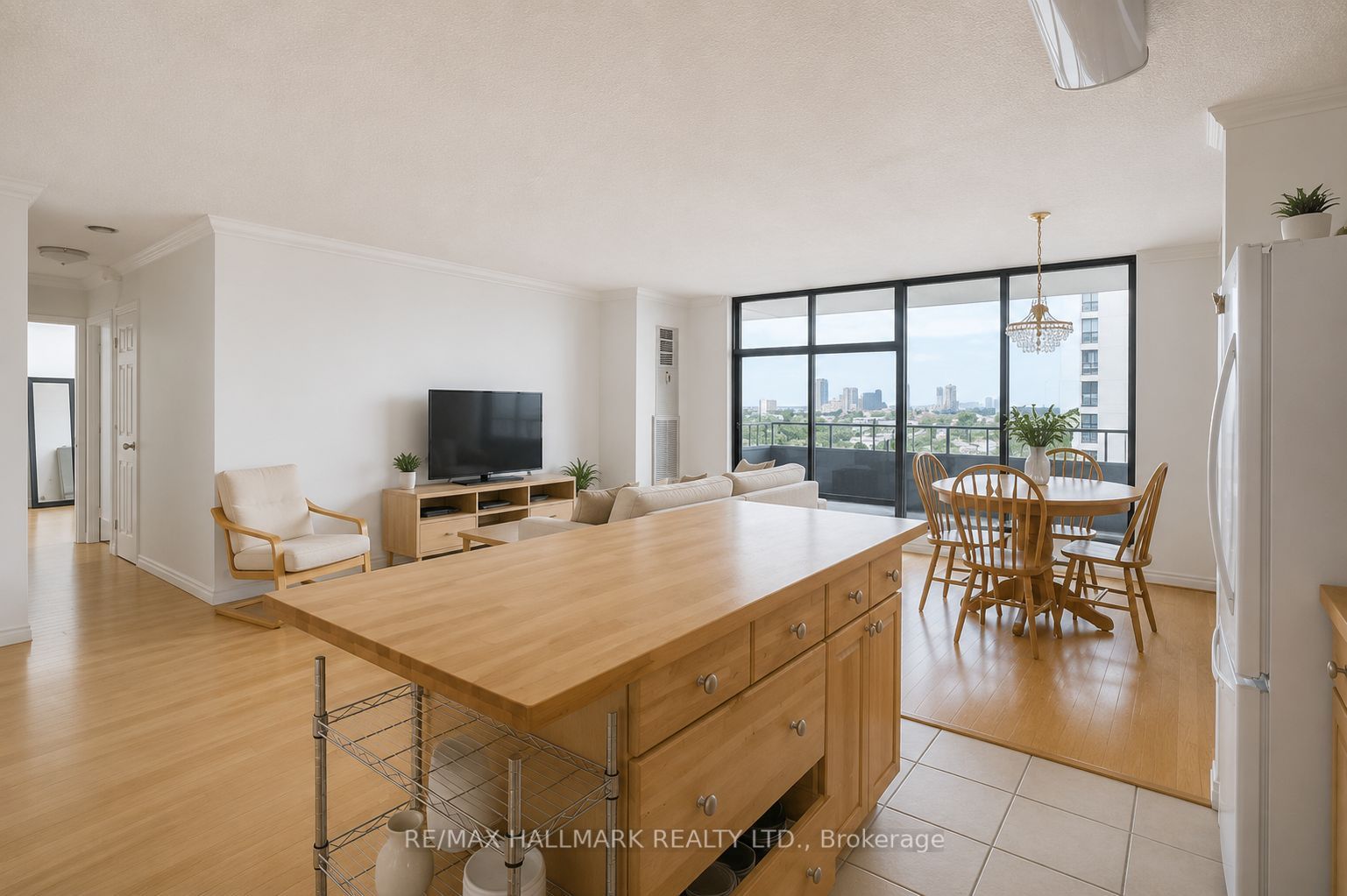 135 Marlee Avenue 1103, Toronto, ON M6B 4C6 photo 3