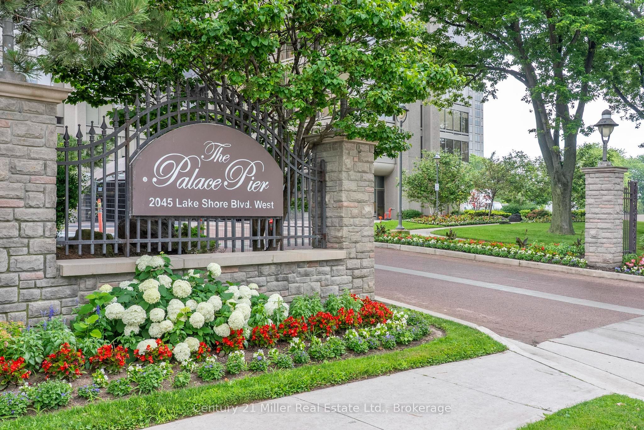 2045 Lake Shore Boulevard W Unit 3606, Toronto, ON M8V 2Z6 photo 2
