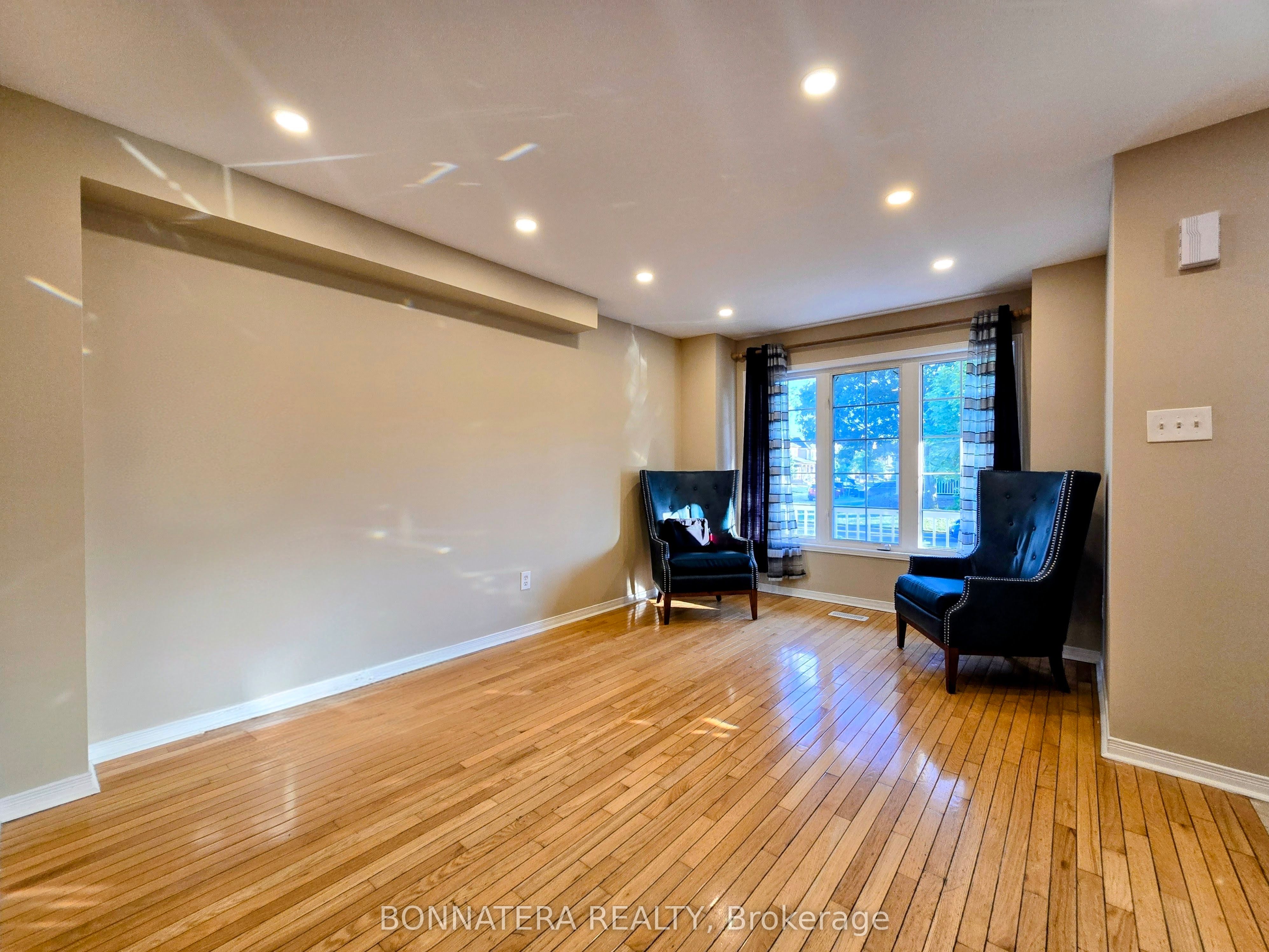 5455 Farmcote Drive, Mississauga, ON L5M 6L2 photo 3