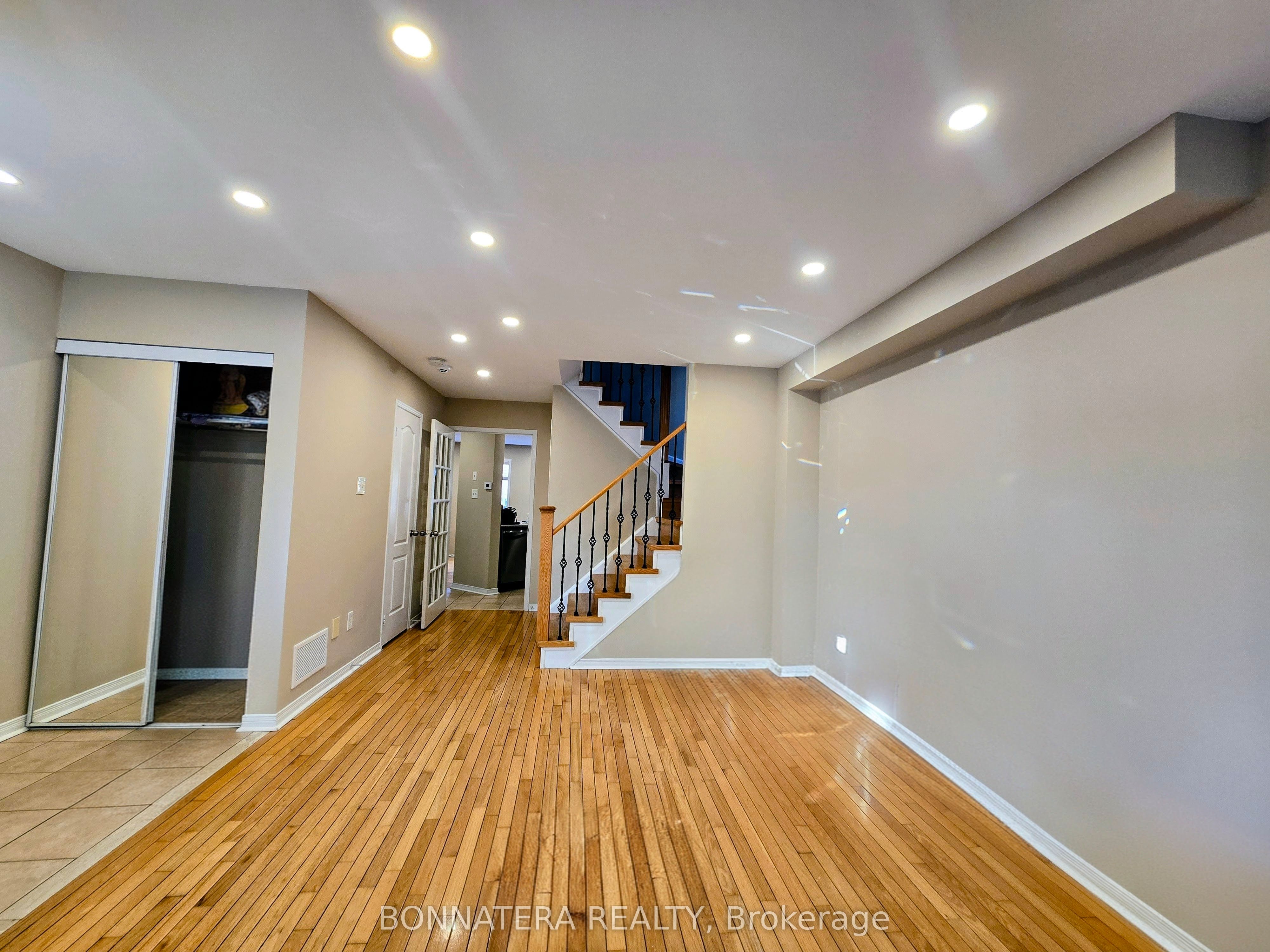5455 Farmcote Drive, Mississauga, ON L5M 6L2 photo 4