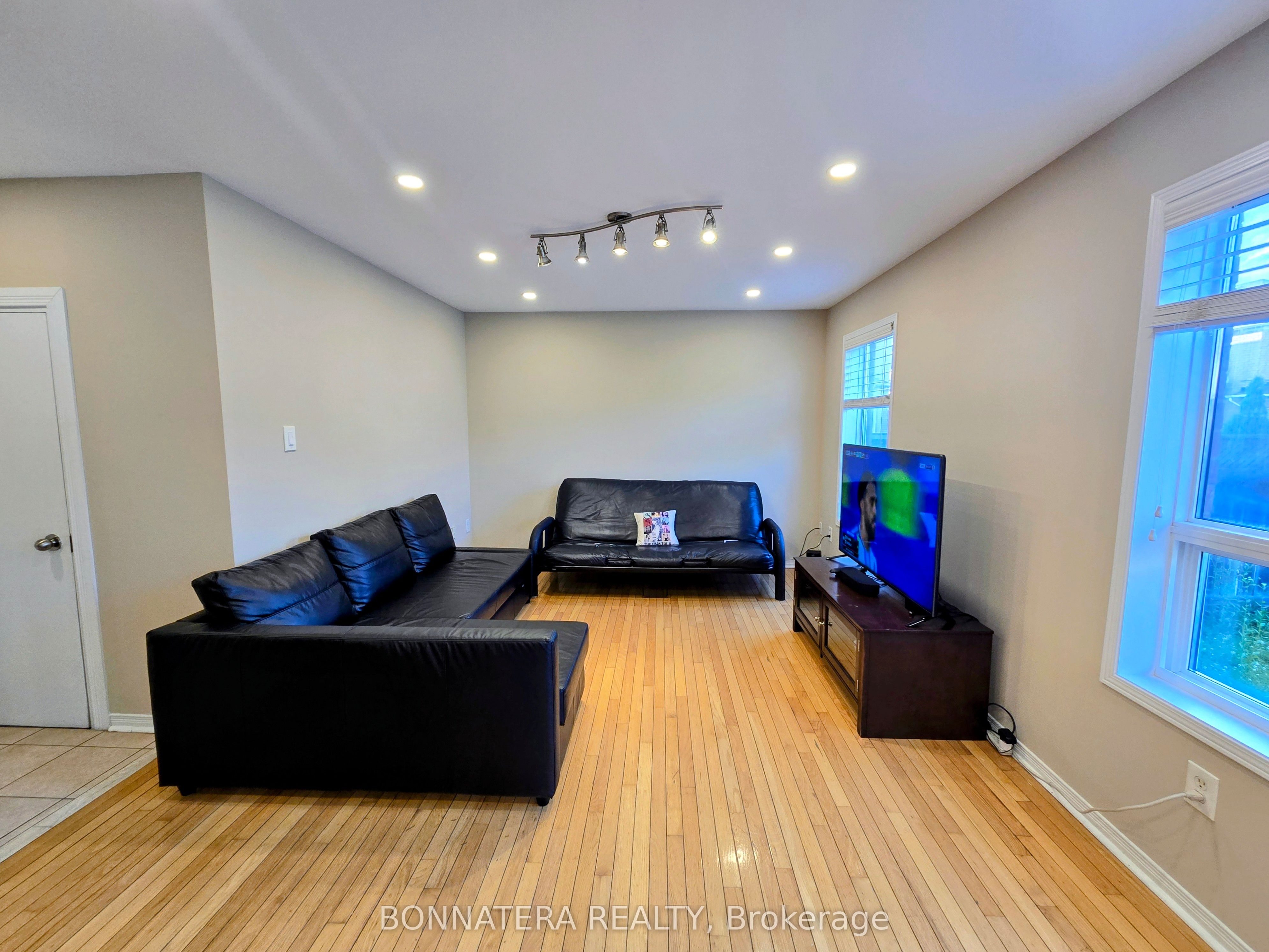5455 Farmcote Drive, Mississauga, ON L5M 6L2 photo 5