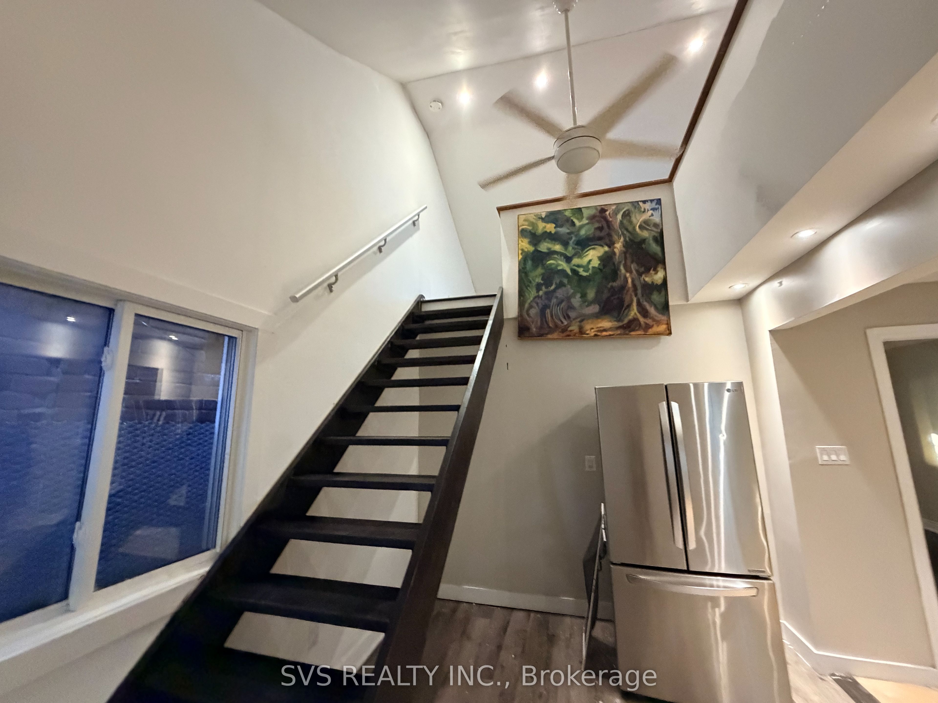 45 Craydon Avenue MAIN, Toronto, ON M6M 2C8 photo 2