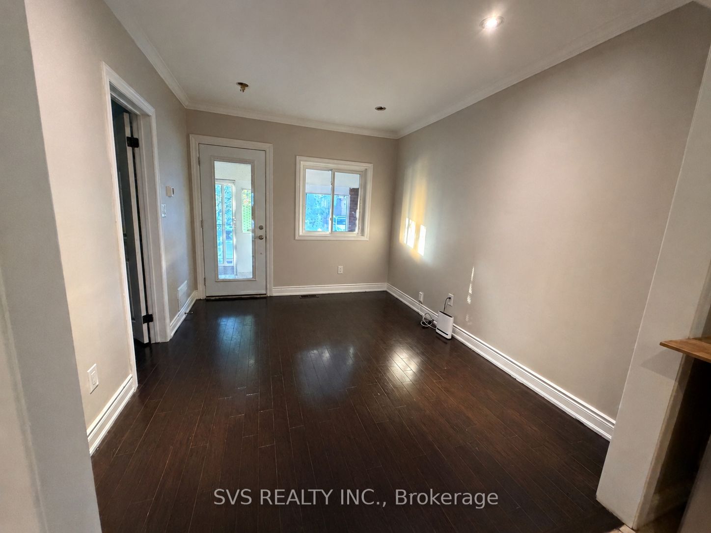 45 Craydon Avenue MAIN, Toronto, ON M6M 2C8 photo 3