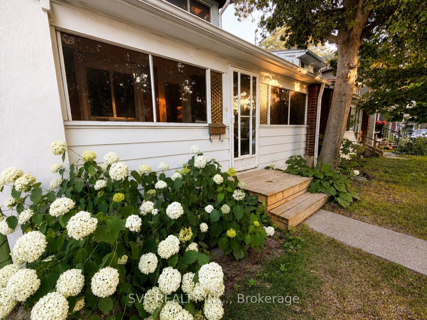 45 Craydon Avenue MAIN, Toronto, ON M6M 2C8 photo 5