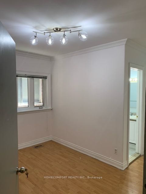 83 Hounslow Heath Road Main, Toronto, ON M6N 1G7