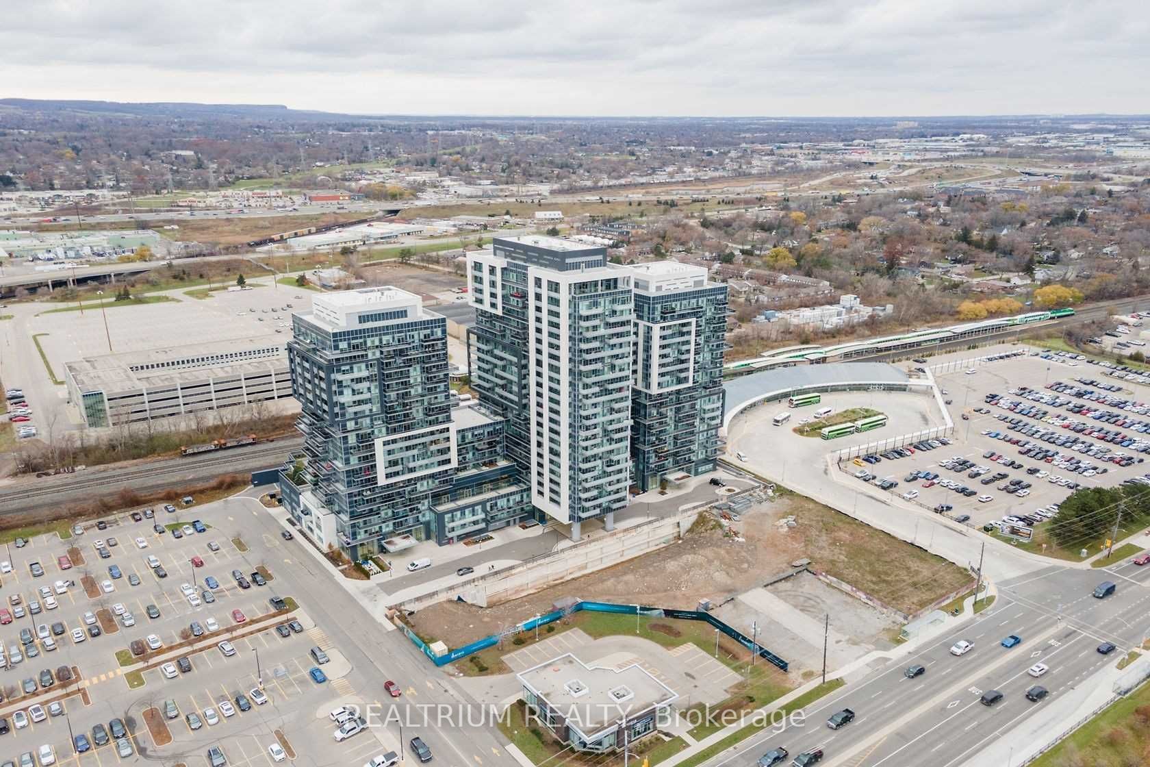 2087 Fairview Street 1105, Burlington, ON L7R 0E5 photo 2