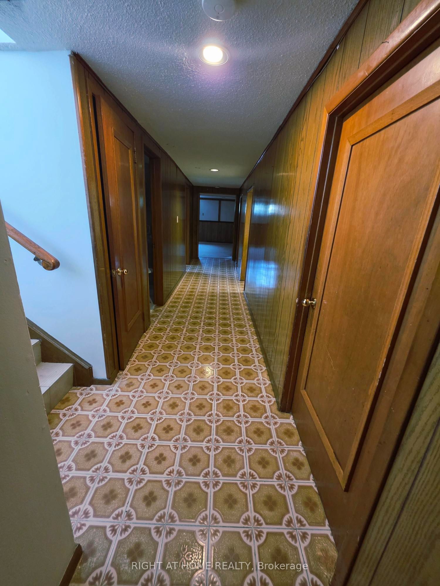 252 Maple Leaf Drive Lower, Toronto, ON M6L 1P1 photo 5