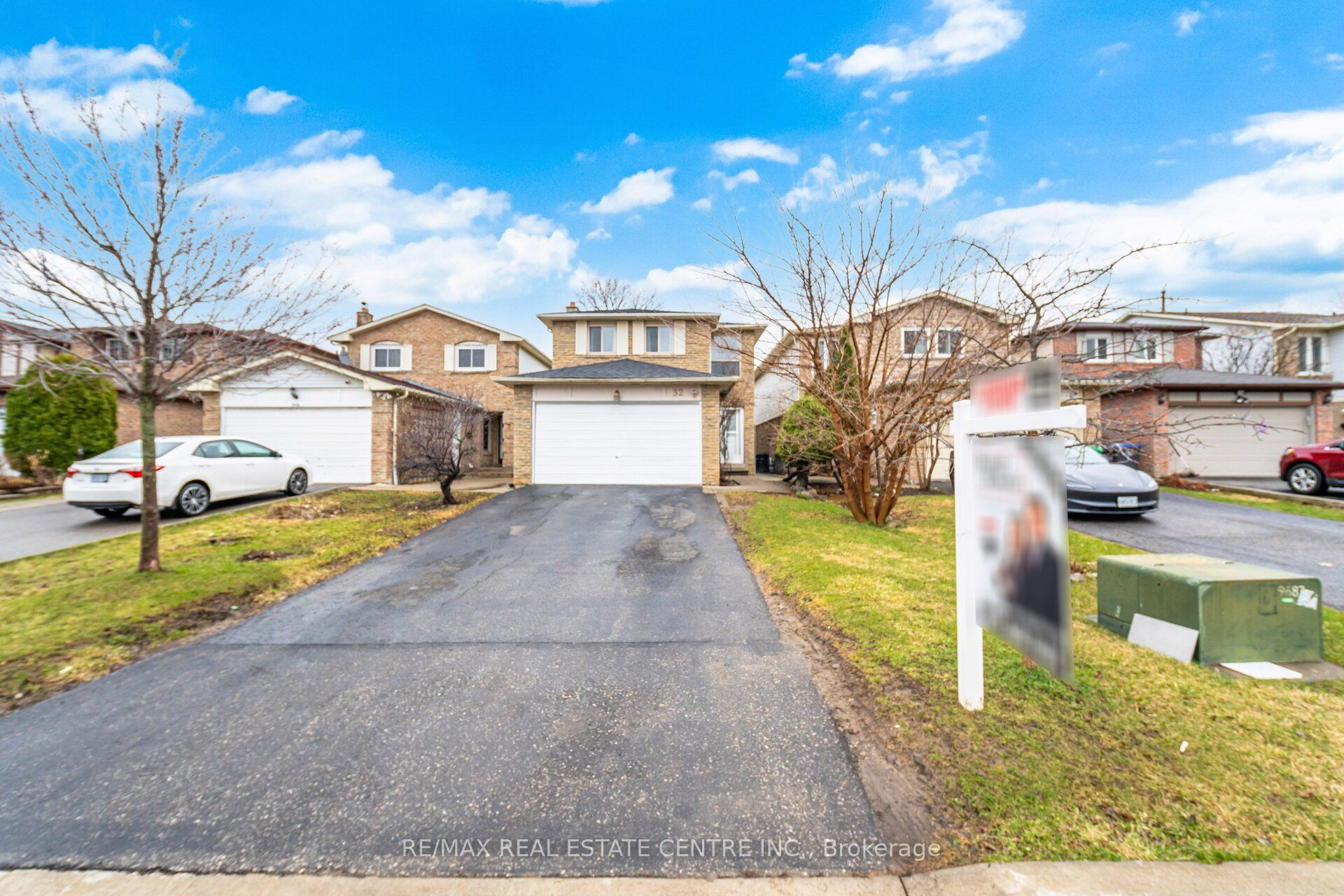 32 Dafoe Crescent, Brampton, ON L6Y 2L2 photo 2