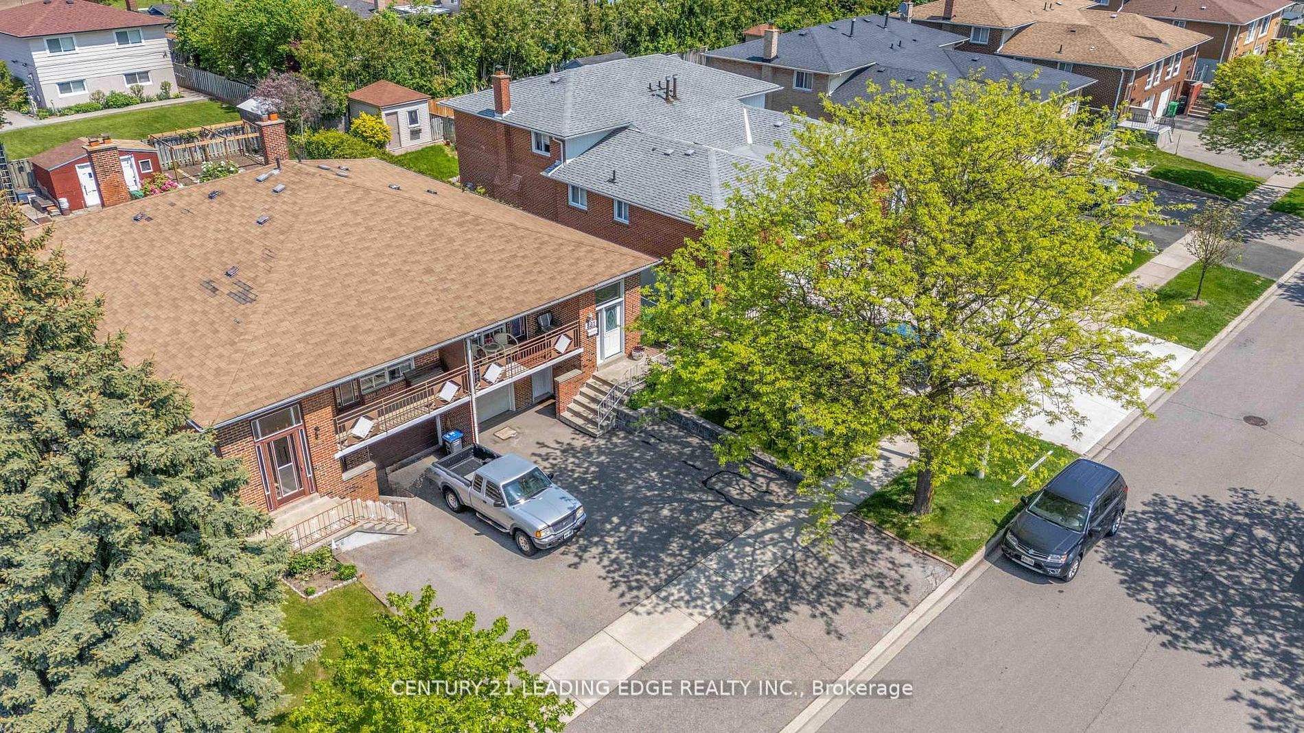 881 Blairholm Avenue, Mississauga, ON L5C 1G5 photo 2