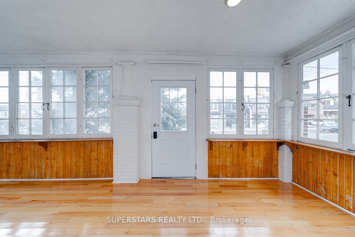 1587 DUFFERIN Street W, Toronto, ON M6H 3L5 photo 2